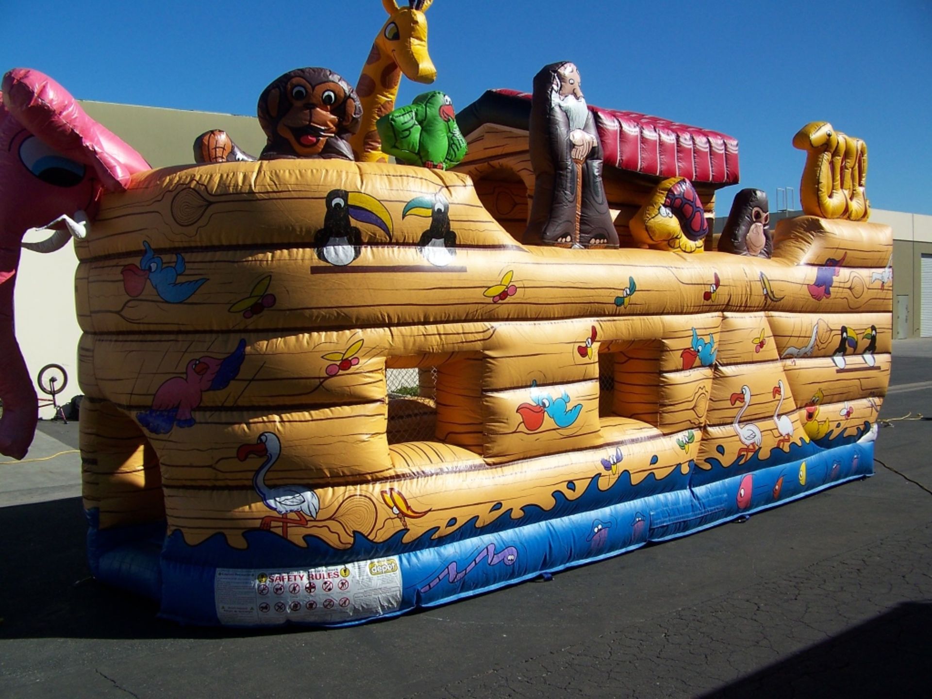 NOAH'S ARK BOUNCE HOUSE - Image 3 of 9