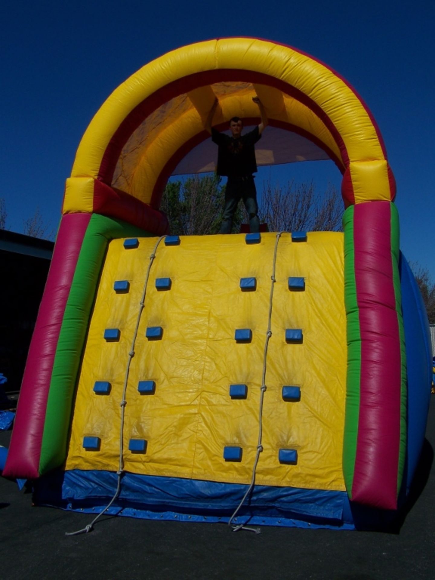 46' INFLATABLE OBSTACLE COURSE - Image 4 of 10