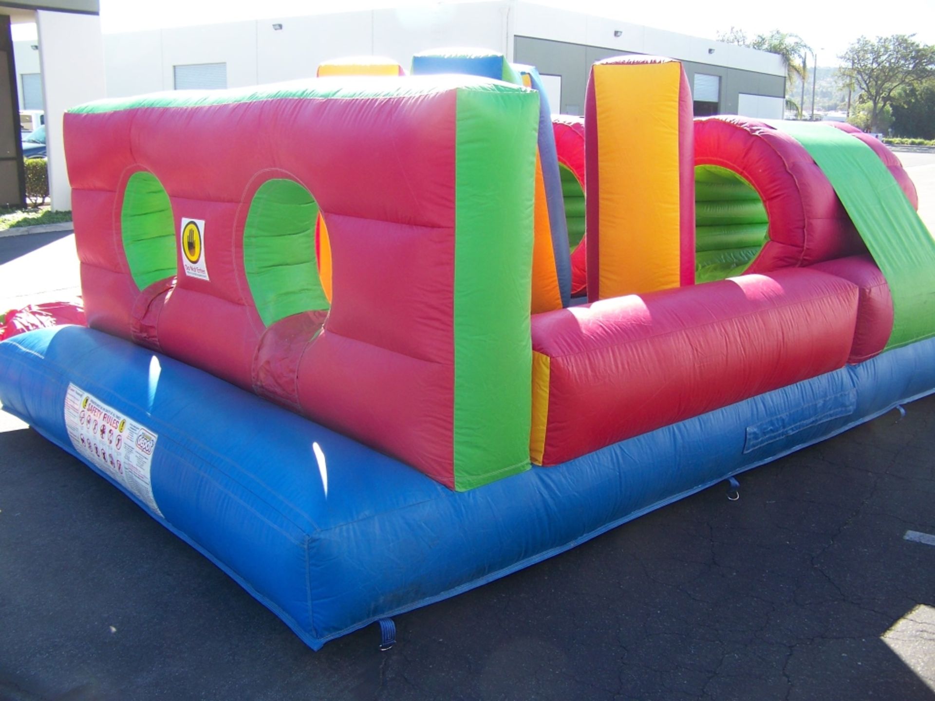 46' INFLATABLE OBSTACLE COURSE - Image 7 of 10