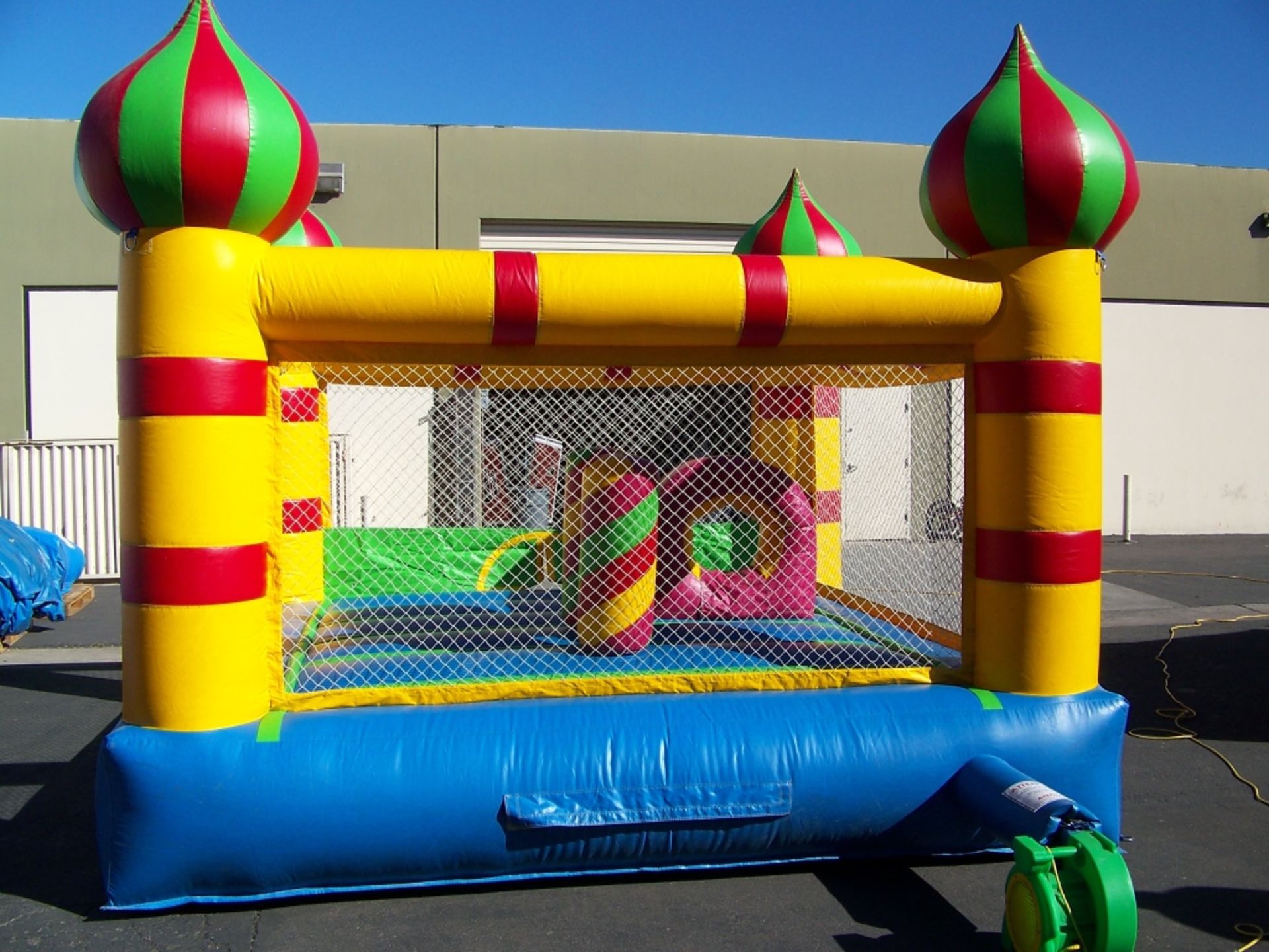 ALADDIN'S CASTLE BOUNCE HOUSE - Image 4 of 5