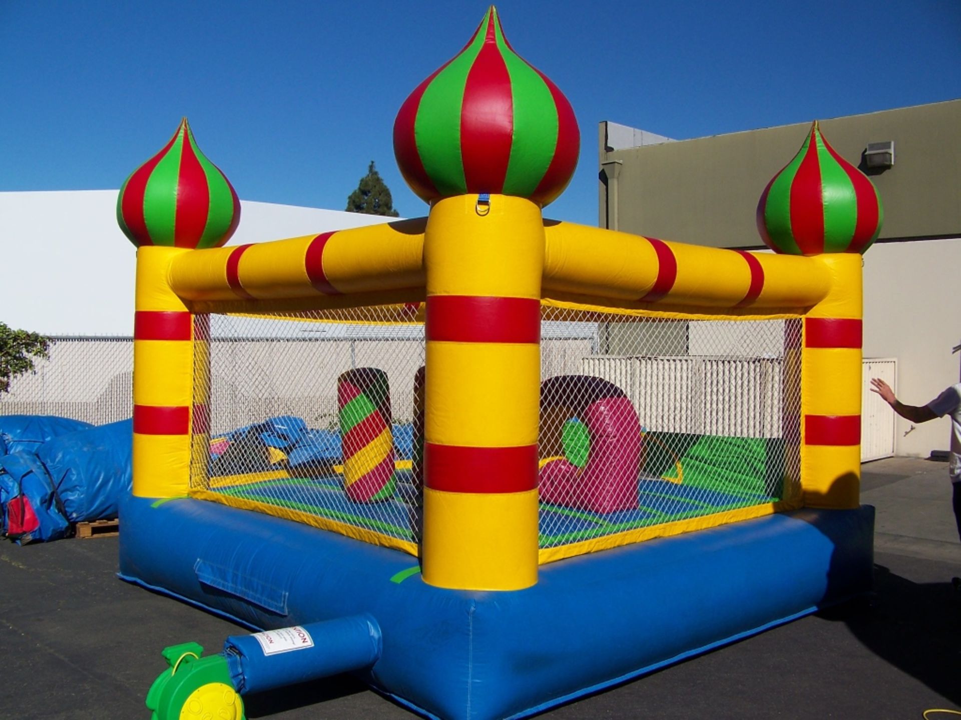 ALADDIN'S CASTLE BOUNCE HOUSE - Image 5 of 5