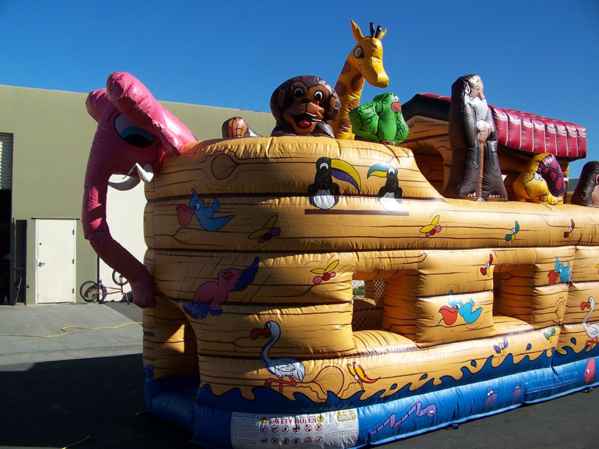 NOAH'S ARK BOUNCE HOUSE - Image 4 of 9