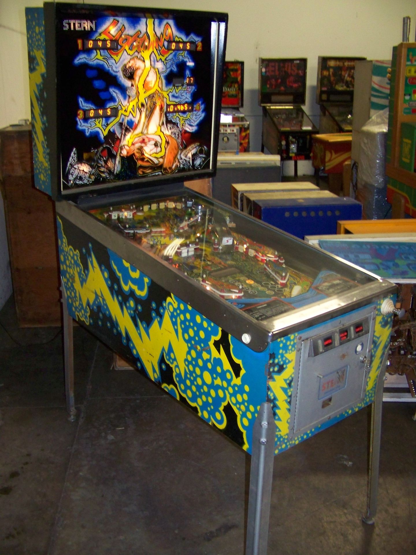 LIGHTNING PINBALL MACHINE 1981 STERN INC