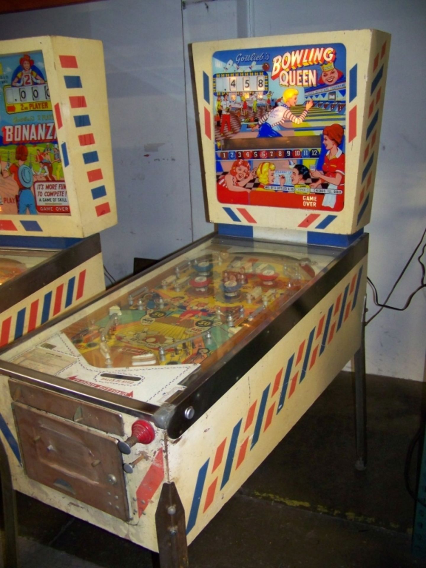 BOWLING QUEEN PINBALL MACHINE 1964 GOTTLIEB - Image 2 of 8