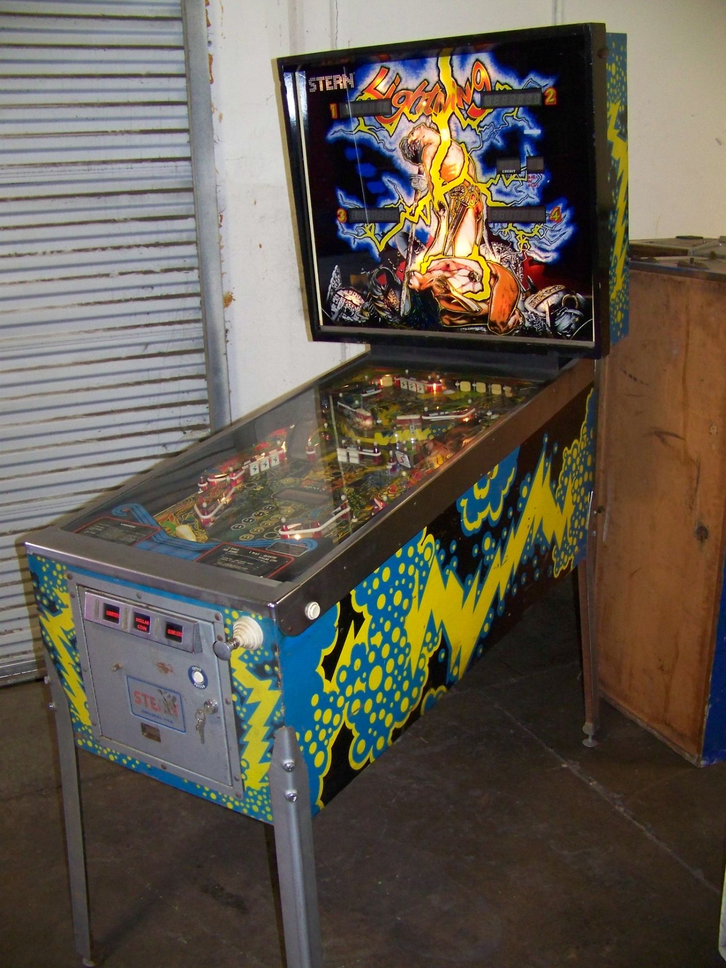 LIGHTNING PINBALL MACHINE 1981 STERN INC - Image 2 of 5