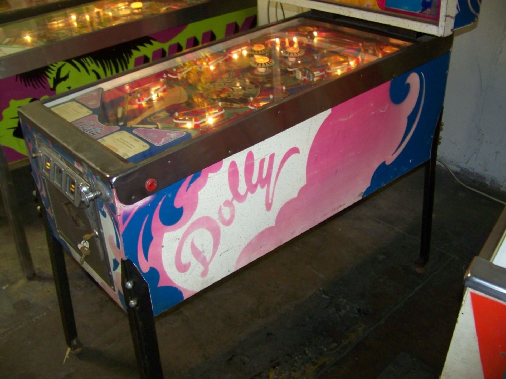 DOLLY PARTON PINBALL MACHINE 1979 BALLY CLASSIC - Image 6 of 10