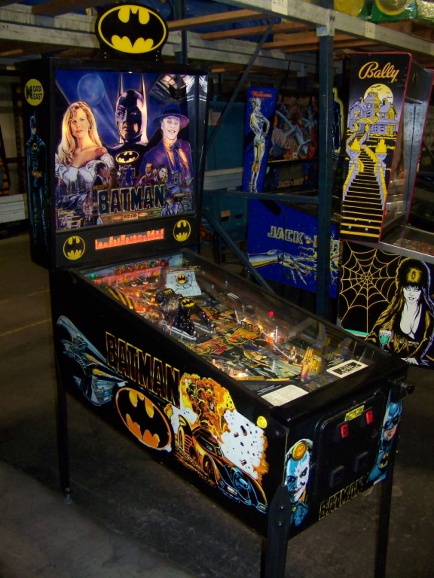 BATMAN PINBALL MACHINE W / TOPPER1991 DATA EAST