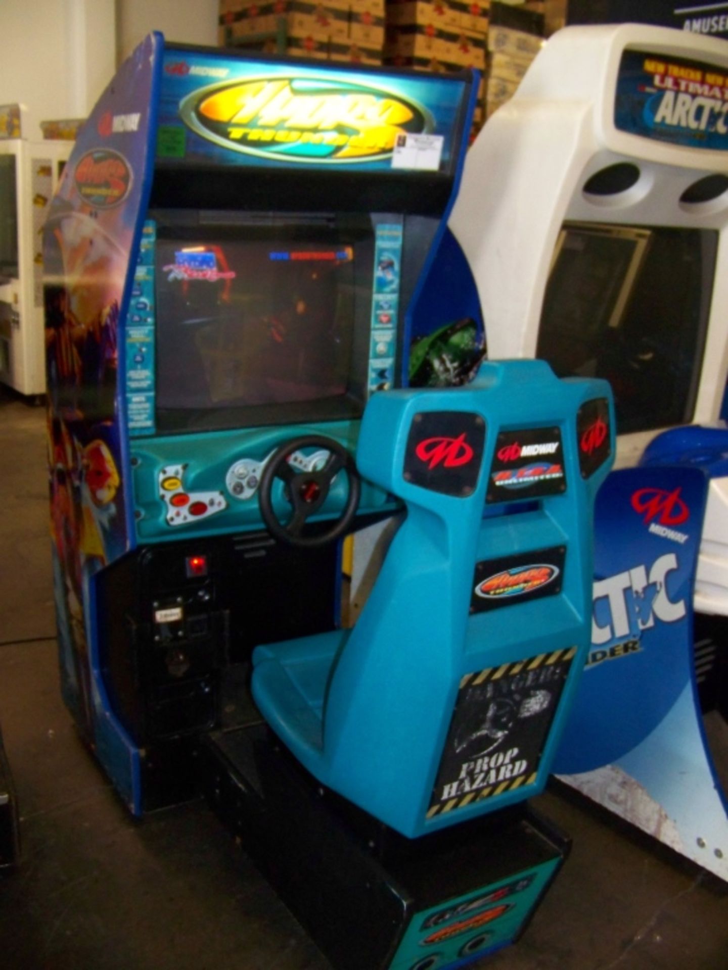 HYDRO THUNDER SITDOWN RACING ARCADE GAME  OM - Image 2 of 3