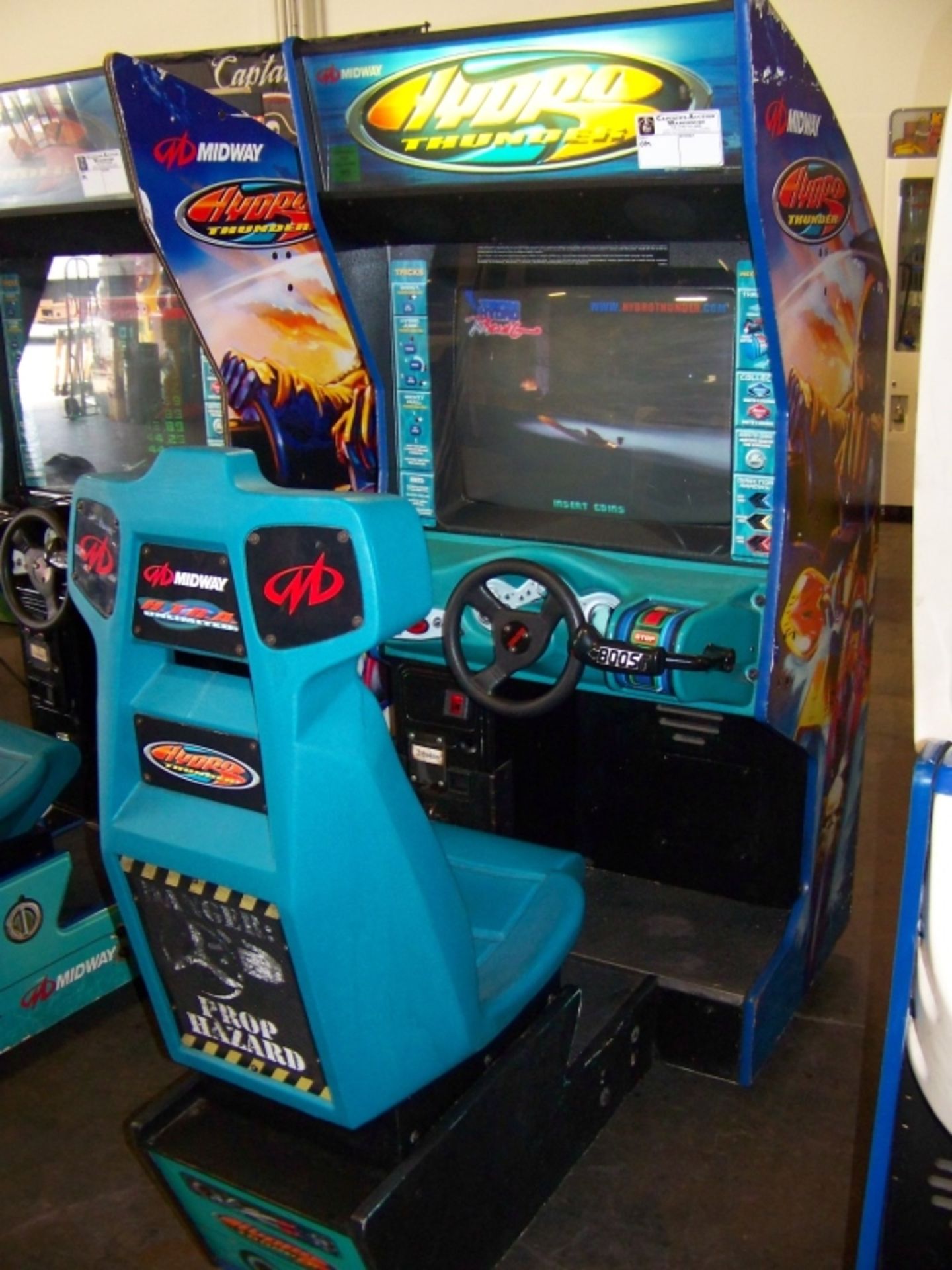 HYDRO THUNDER SITDOWN RACING ARCADE GAME  OM - Image 3 of 3
