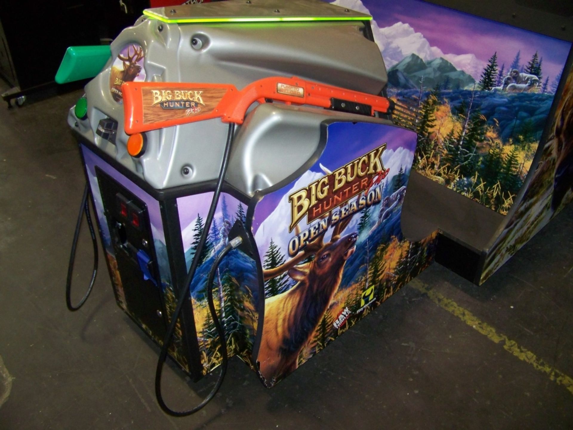 BIG BUCK OPEN SEASON DELUXE SHOOTER ARCADE GAME - Image 6 of 7