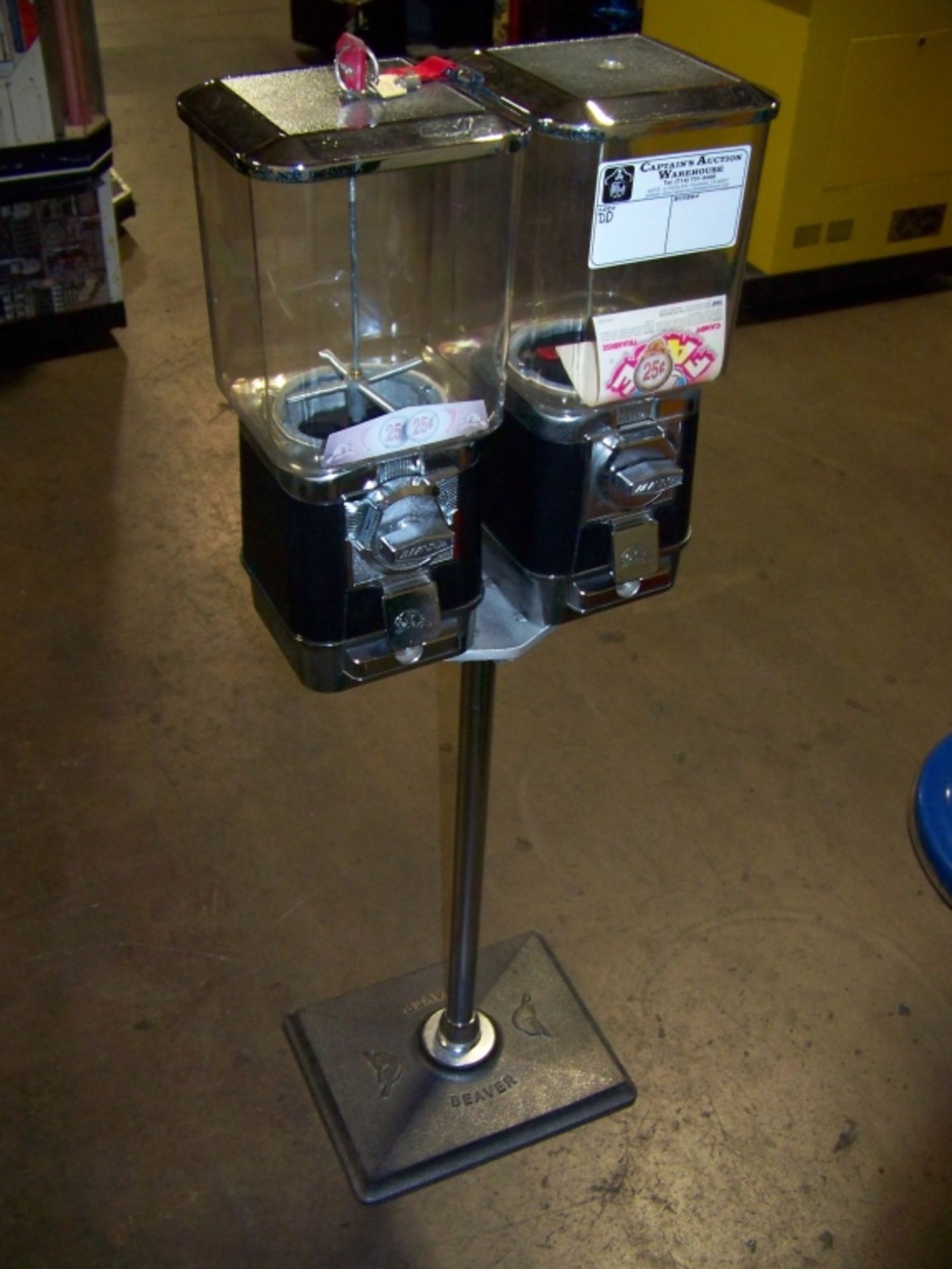 BEAVER DUAL HEAD BULK CANDY VENDING STAND