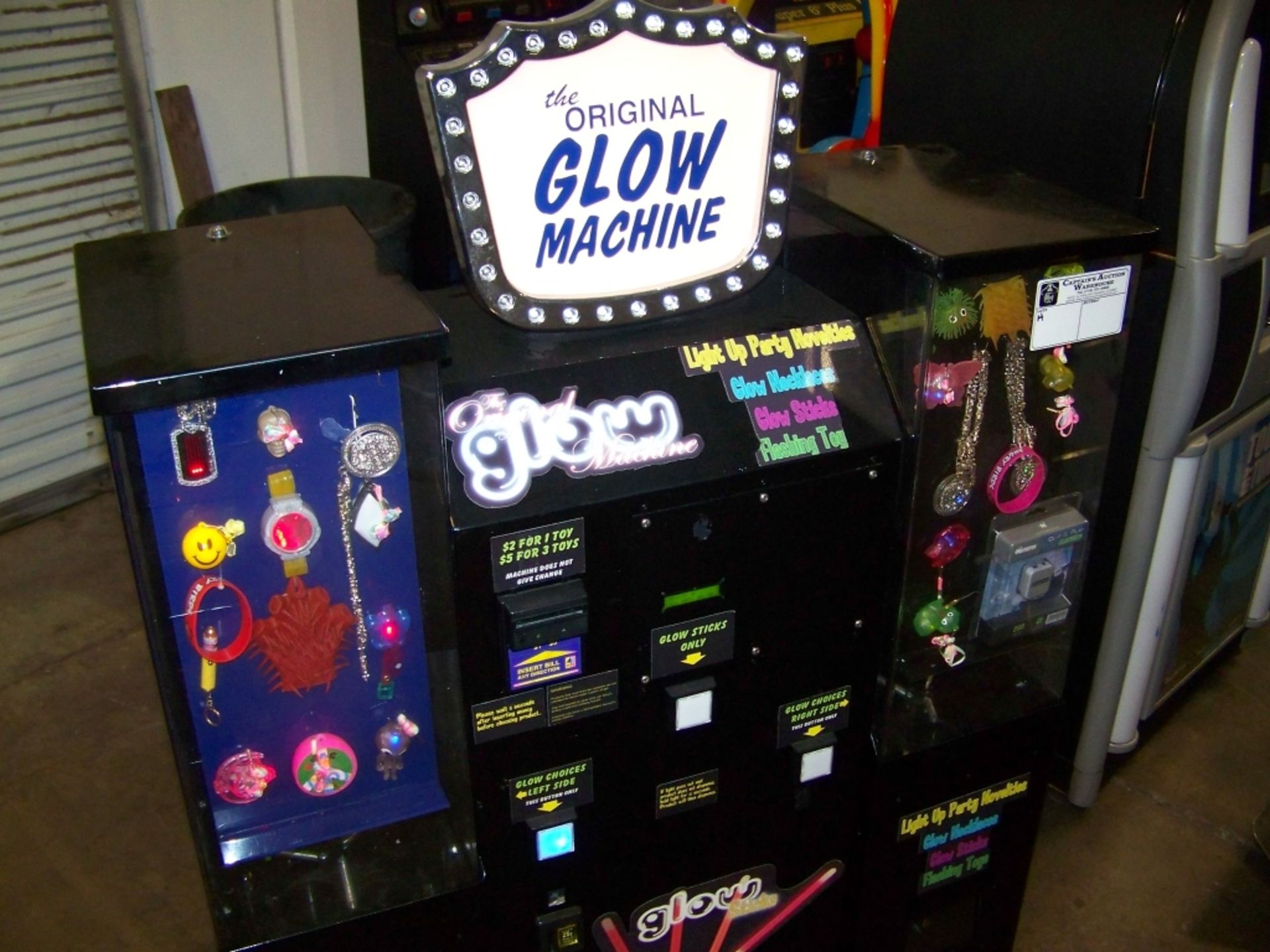 THE ORIGINAL GLOW MACHINE KIOSK VENDING MACHINE - Image 3 of 4