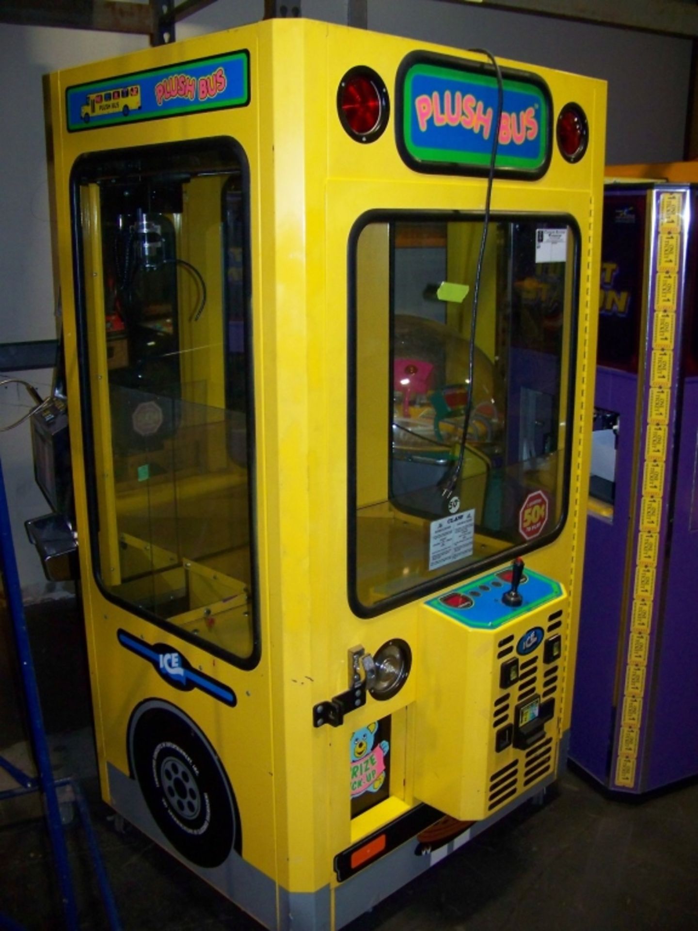 40" PLUSH BUS PLUSH CLAW CRANE MACHINE I.C.E. - Image 2 of 5