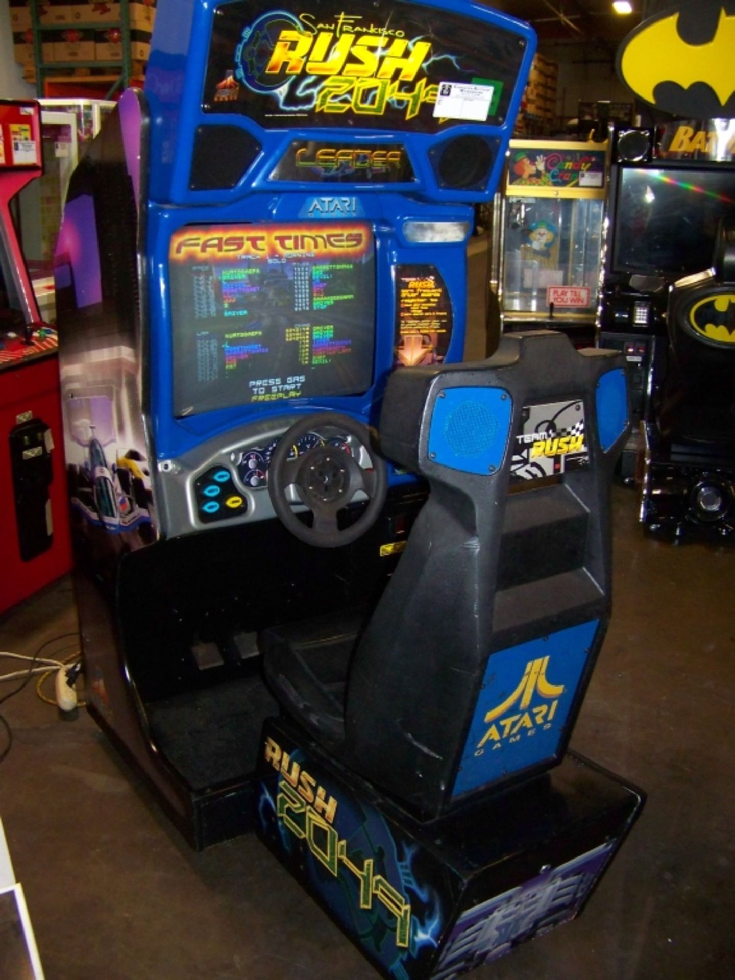 RUSH 2049 SITDOWN RACING ARCADE GAME   E