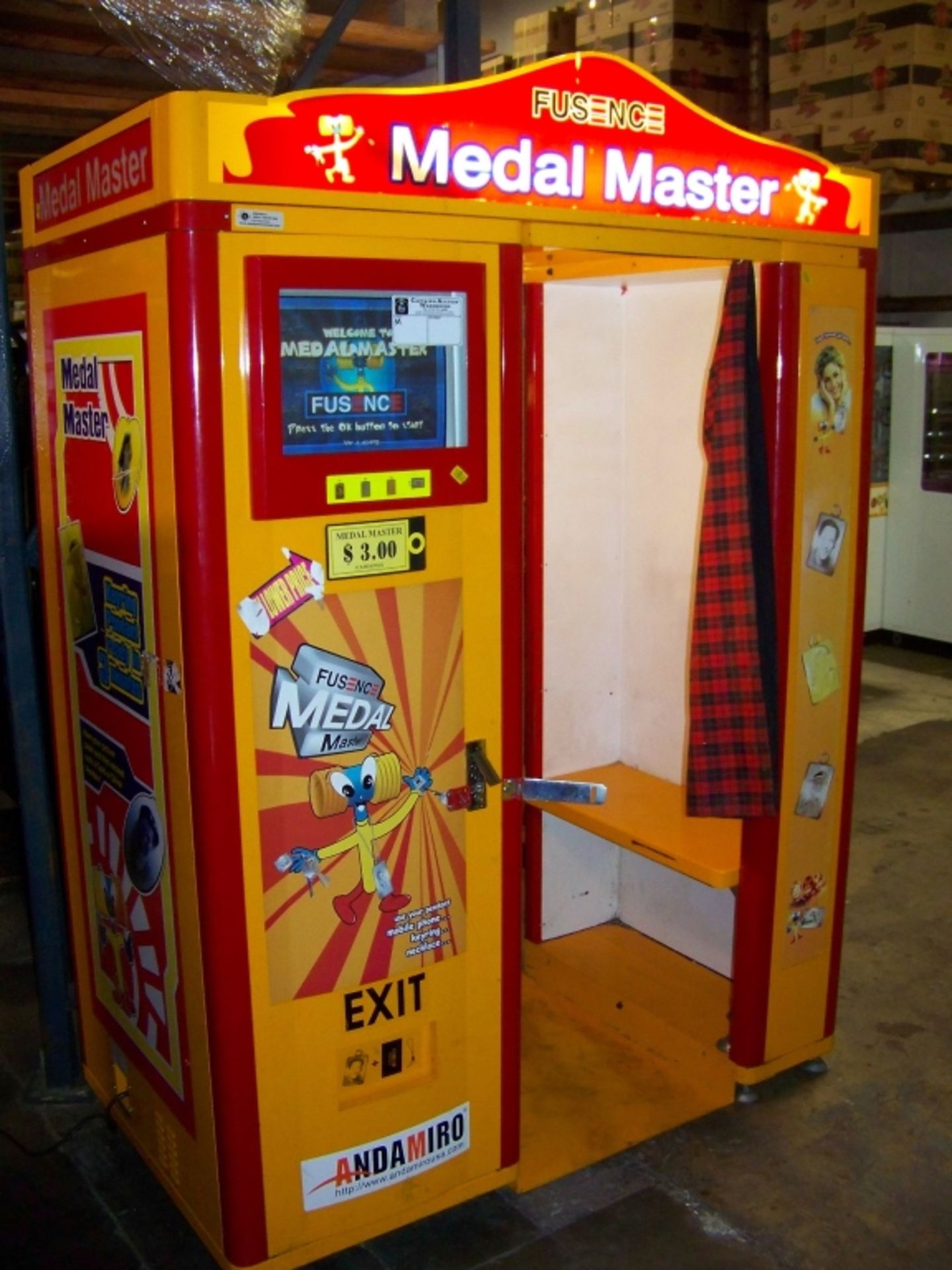 MEDAL MASTER PHOTO KEYTAG ENGRAVING KIOSK