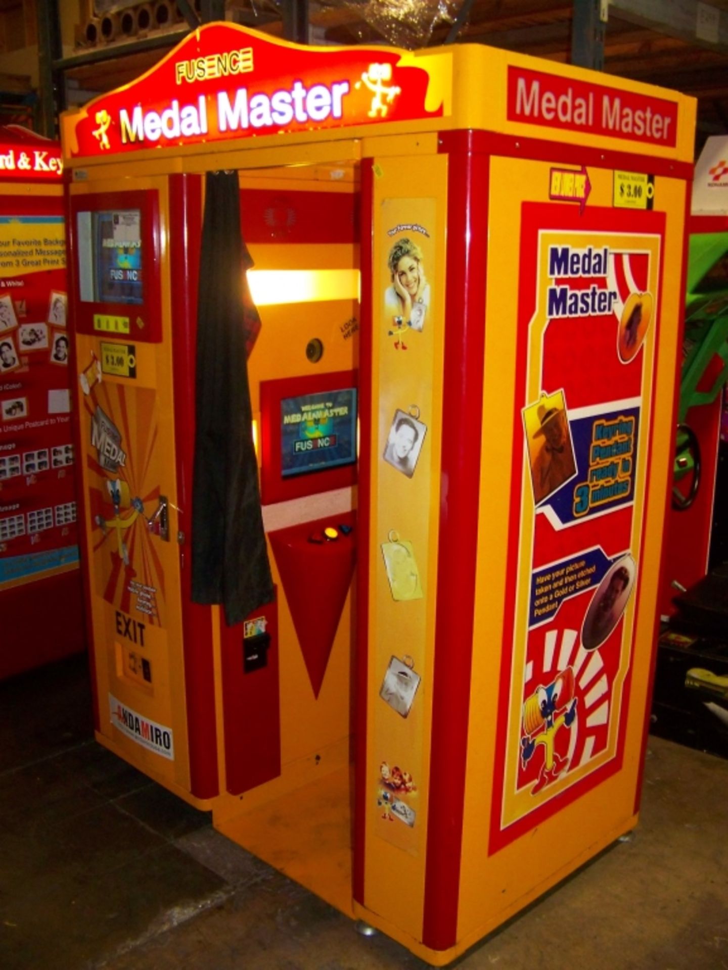 MEDAL MASTER PHOTO KEYTAG ENGRAVING KIOSK - Image 5 of 7