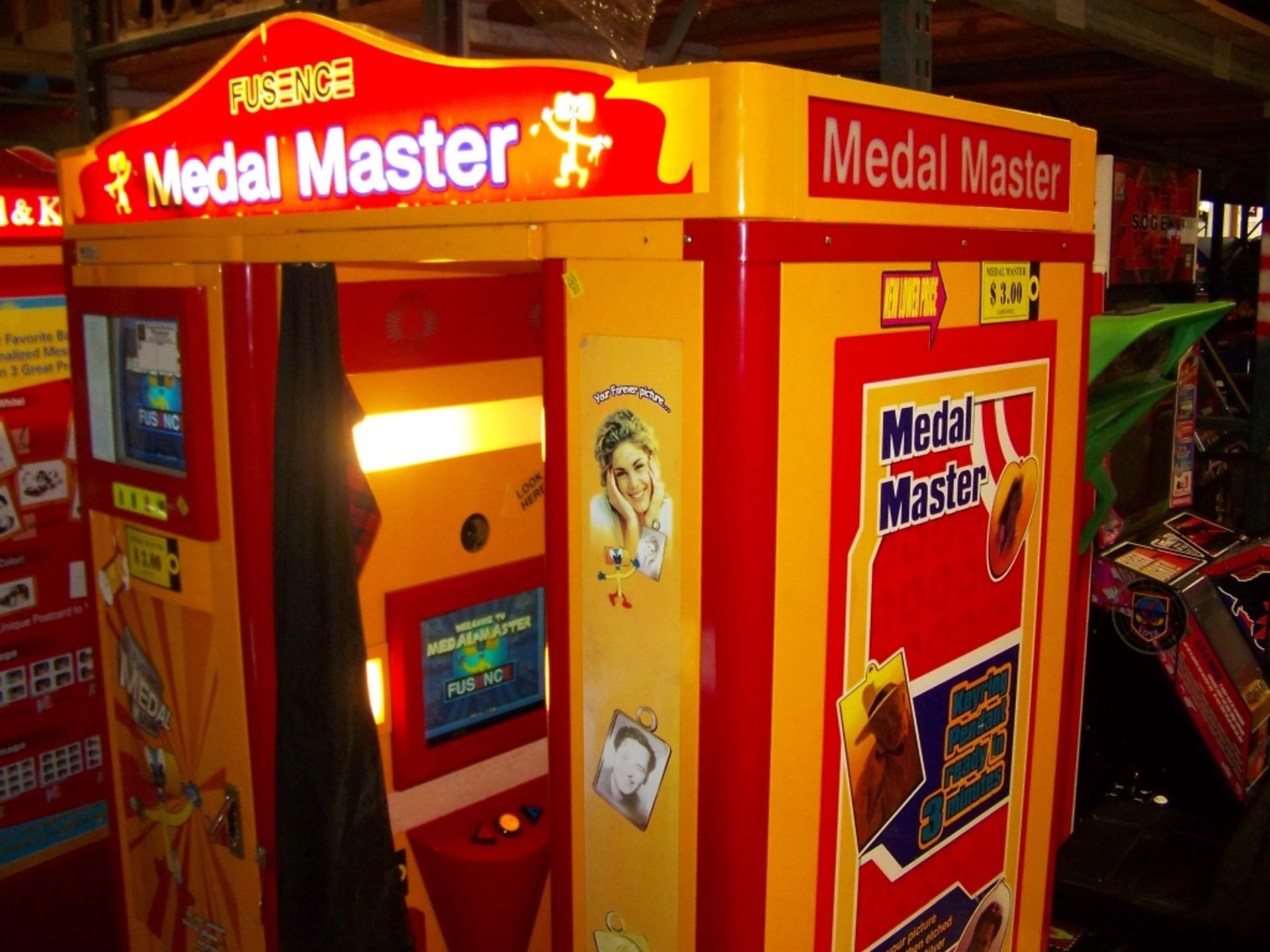 MEDAL MASTER PHOTO KEYTAG ENGRAVING KIOSK - Image 7 of 7