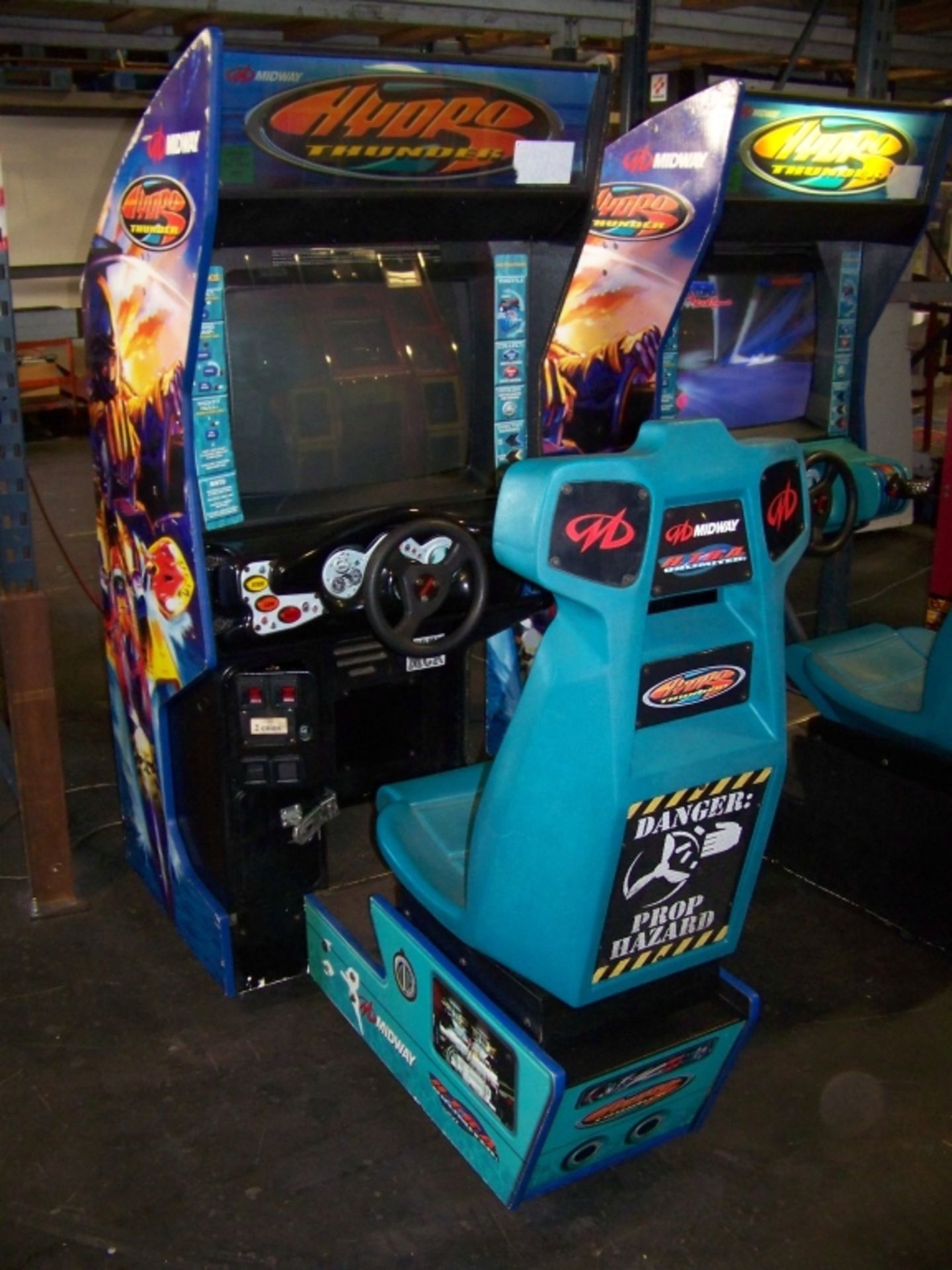 HYDRO THUNDER SITDOWN DRIVER ARCADE GAME  BLK  OM