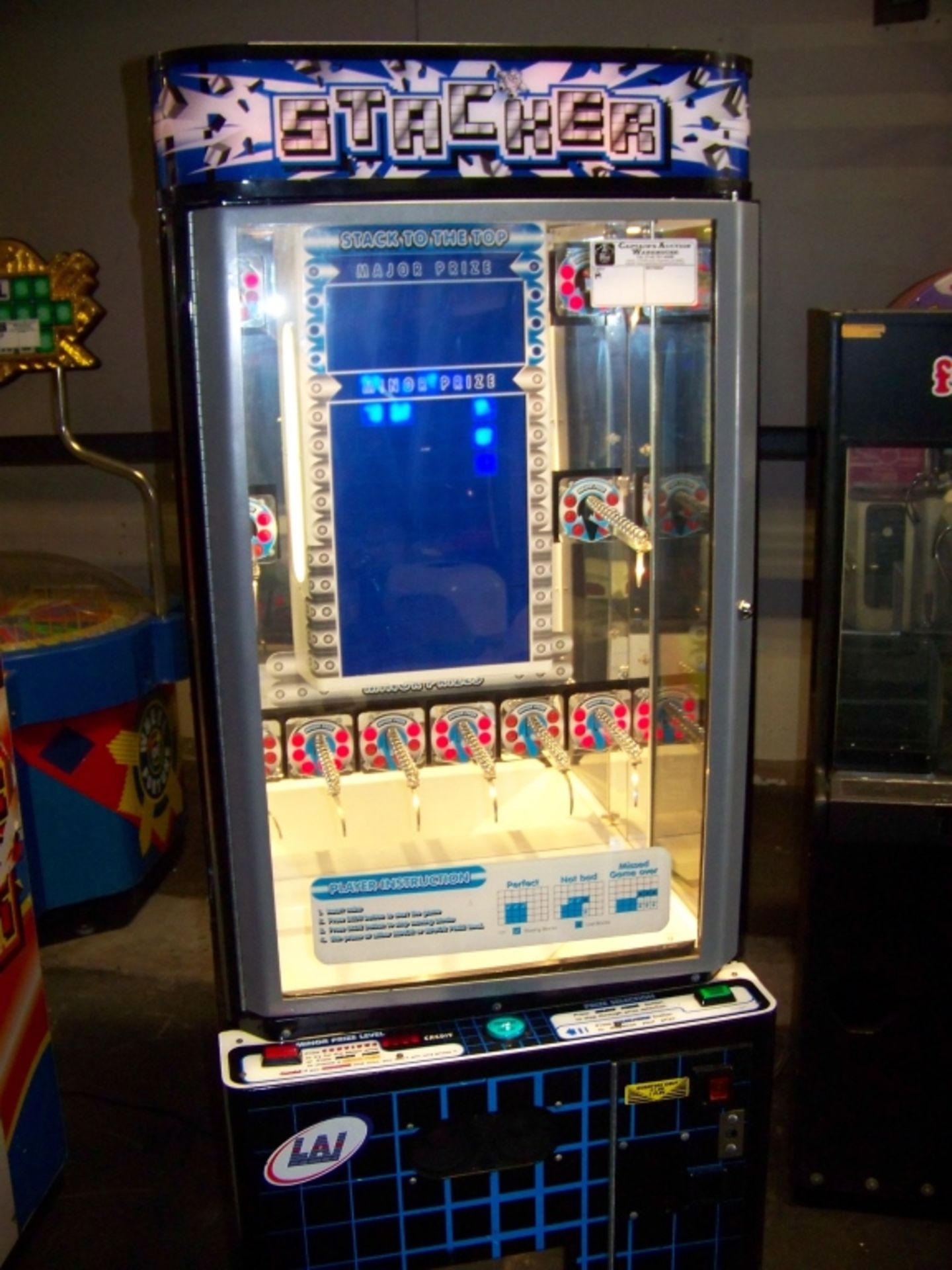 STACKER CLUB BLUE PRIZE REDEMPTION GAME LAI GAMES - Image 3 of 3