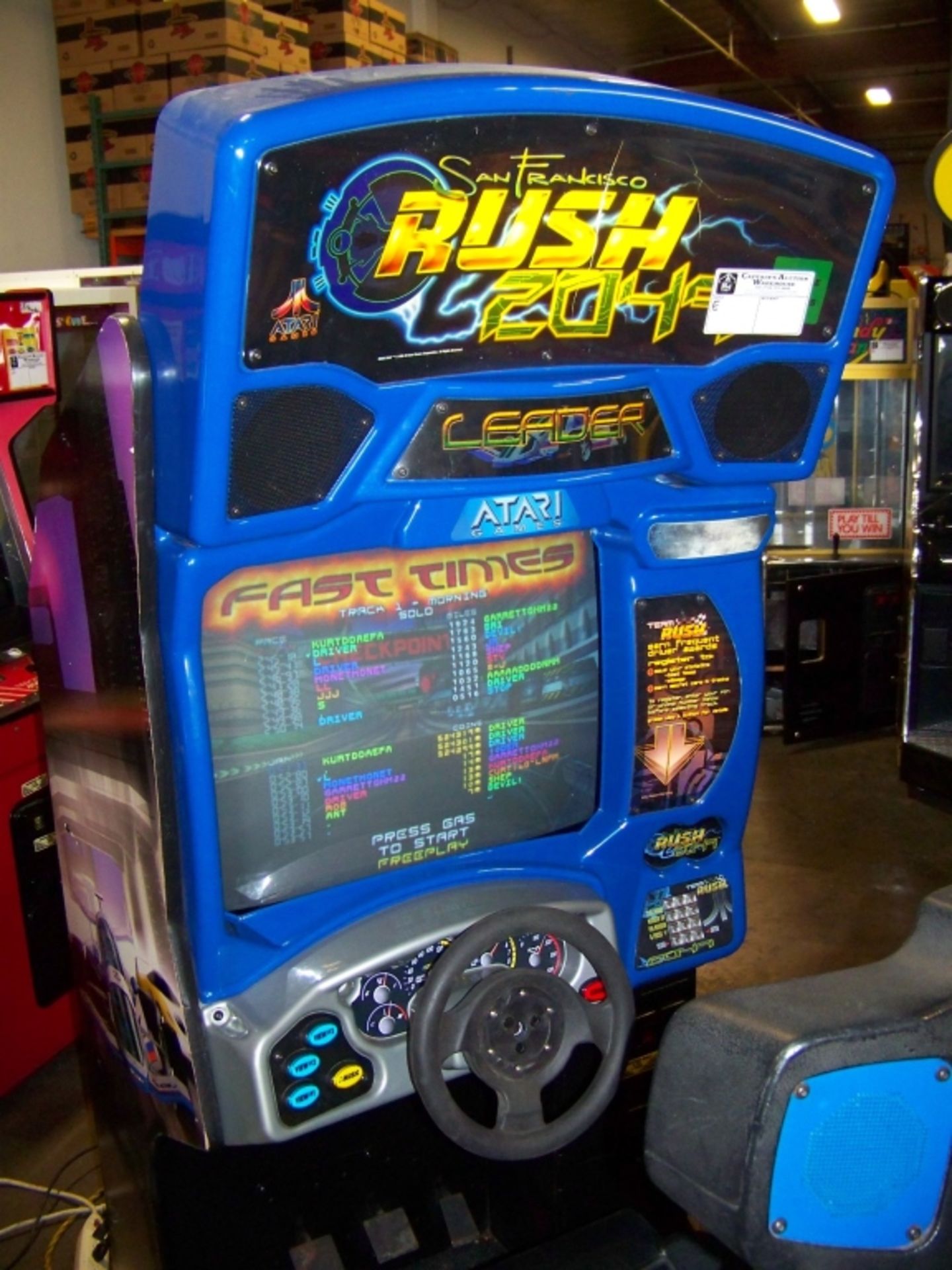 RUSH 2049 SITDOWN RACING ARCADE GAME   E - Image 2 of 4