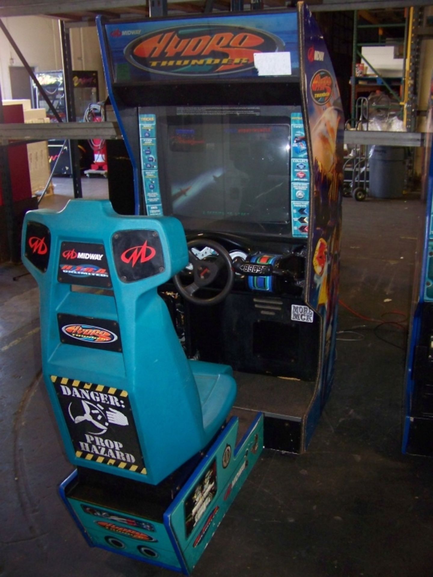 HYDRO THUNDER SITDOWN DRIVER ARCADE GAME  BLK  OM - Image 2 of 3