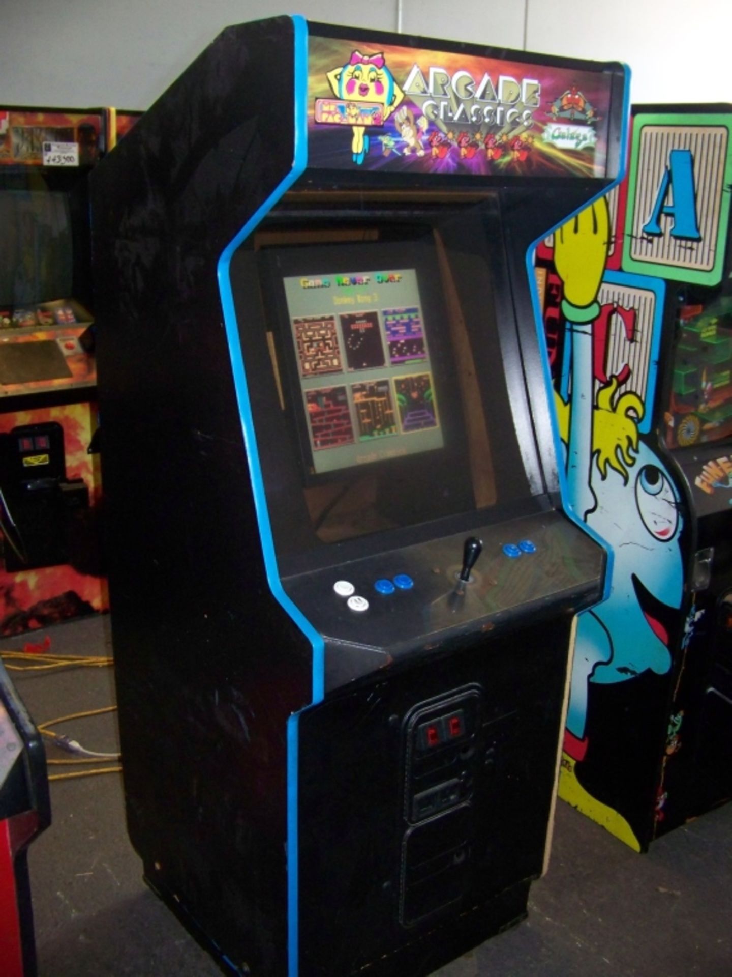 42 IN 1 MULTICADE UPRIGHT ARCADE  19" LCD MONITOR - Image 6 of 7