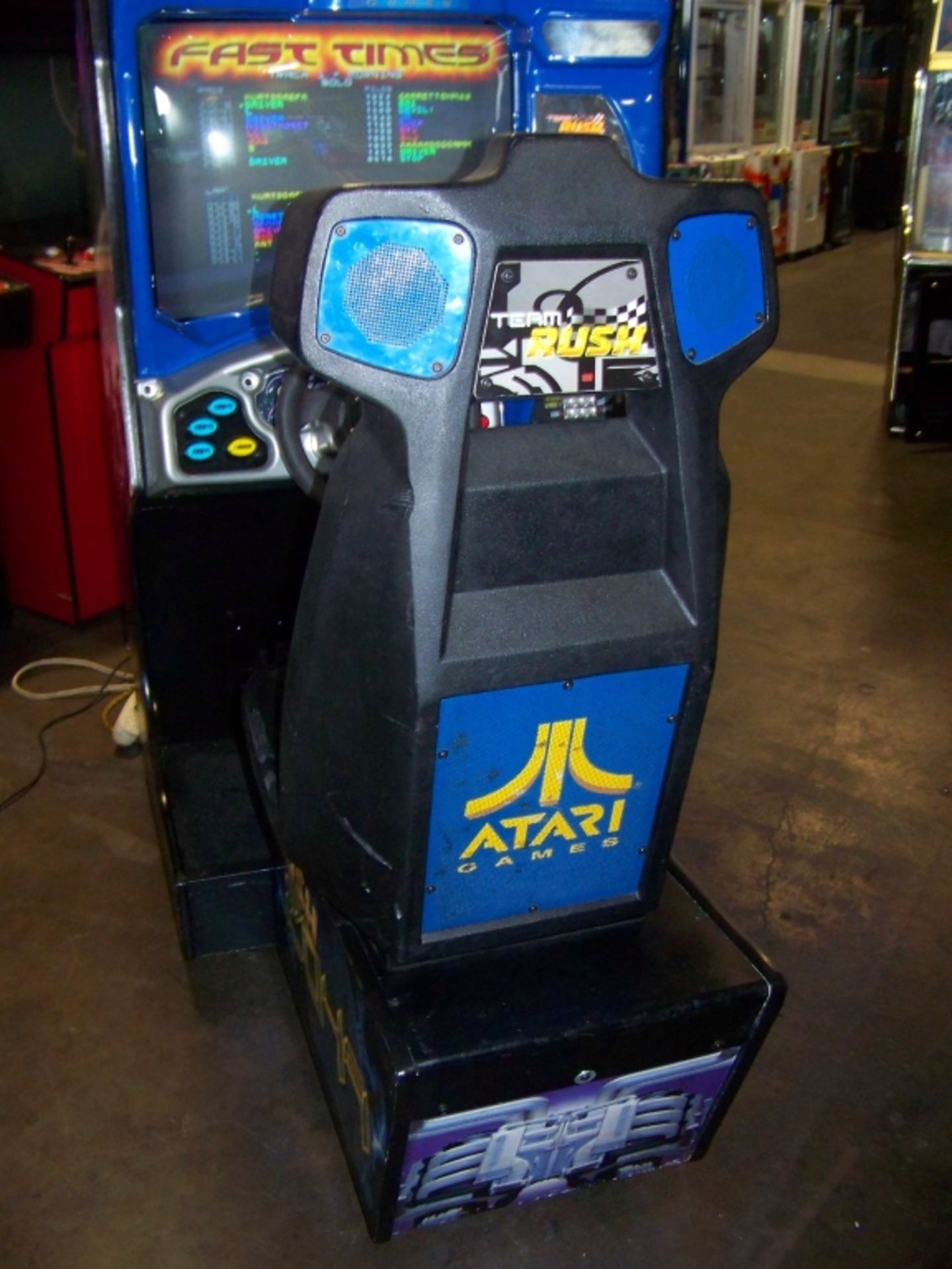 RUSH 2049 SITDOWN RACING ARCADE GAME   E - Image 3 of 4