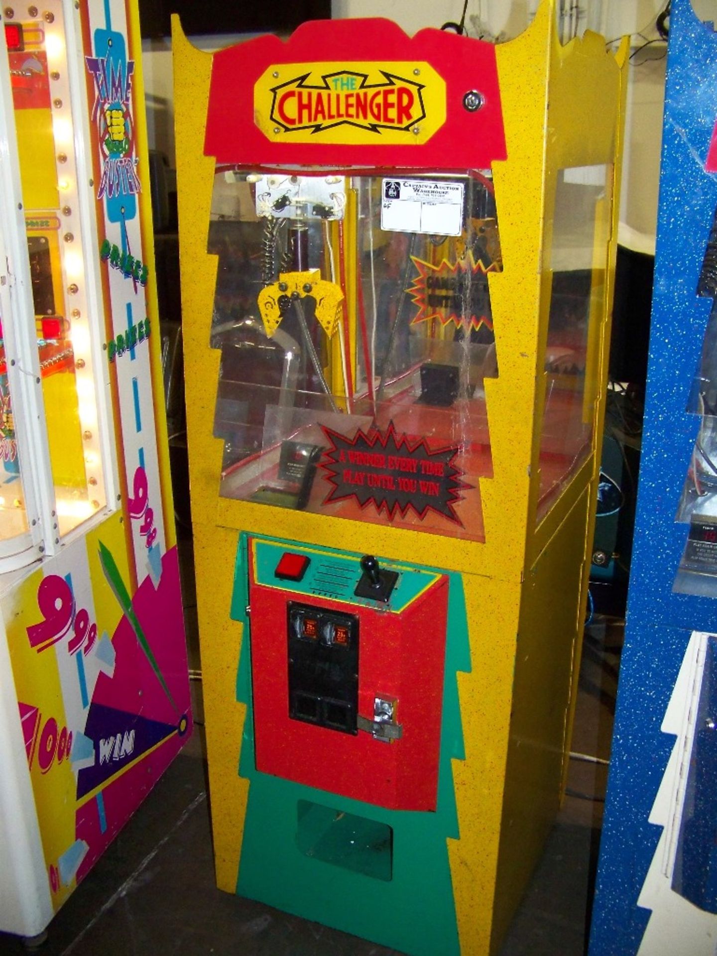 THE CHALLENGER CANDY SHOVEL CRANE MACHINE YELLOW