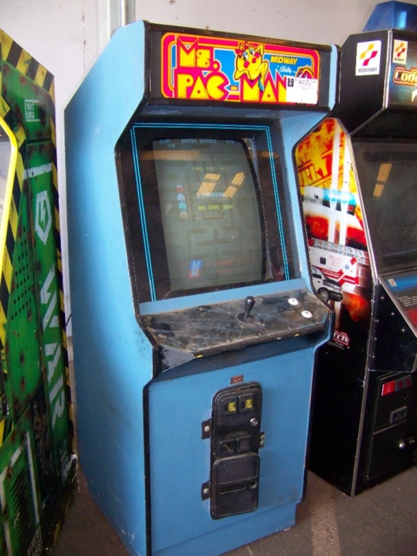 MS. PACMAN UPRIGHT DYNAMO ARCADE GAME