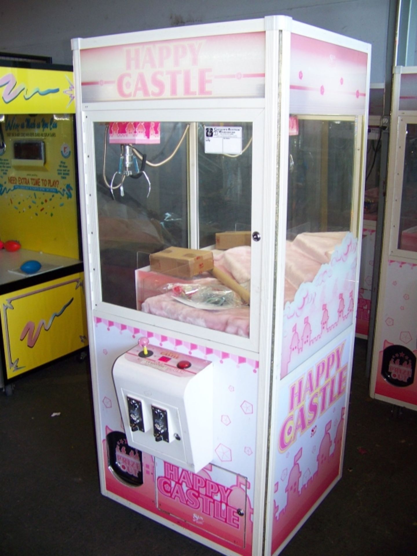 31" HAPPY CASTLE PLUSH CLAW CRANE MACHINE