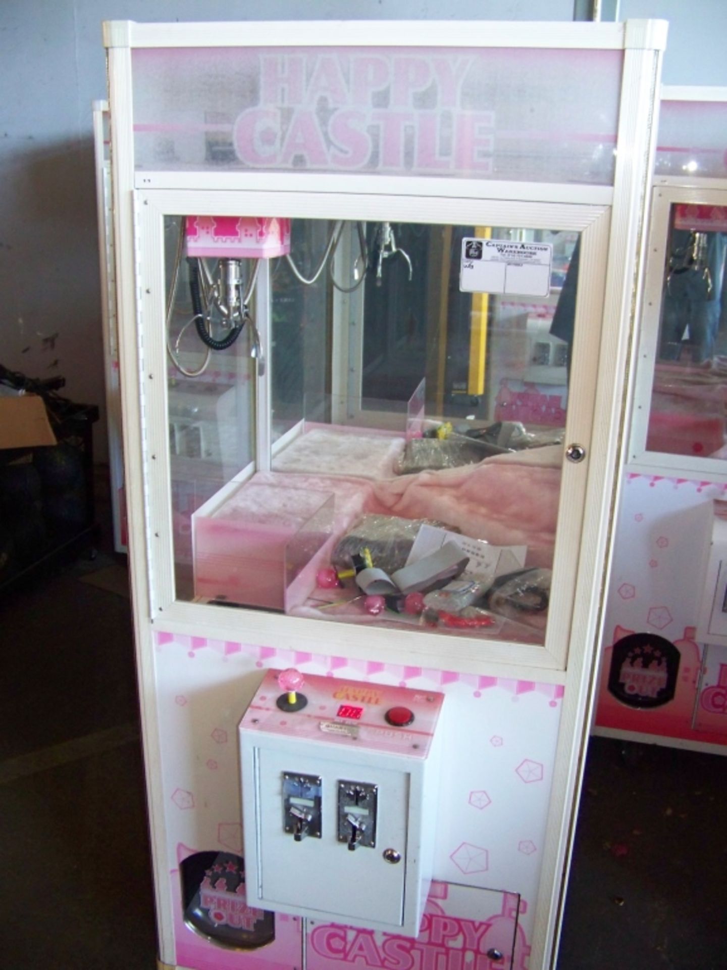 31" HAPPY CASTLE PLUSH CLAW CRANE MACHINE - Image 2 of 3