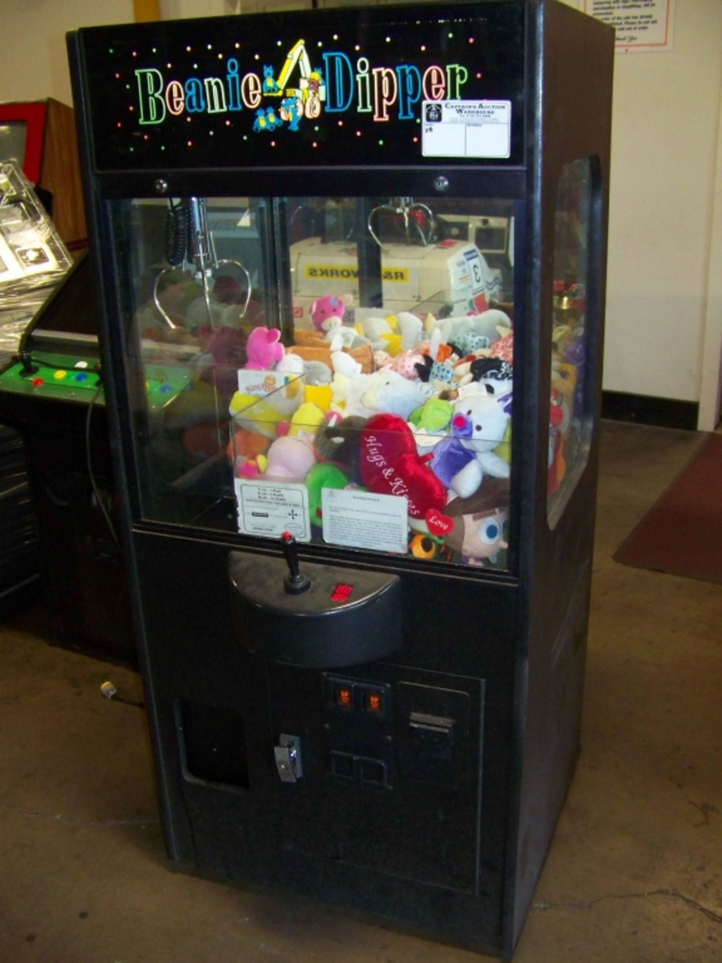 BEANIE DIPPER 35" SMALL PLUSH CLAW CRANE MACHINE