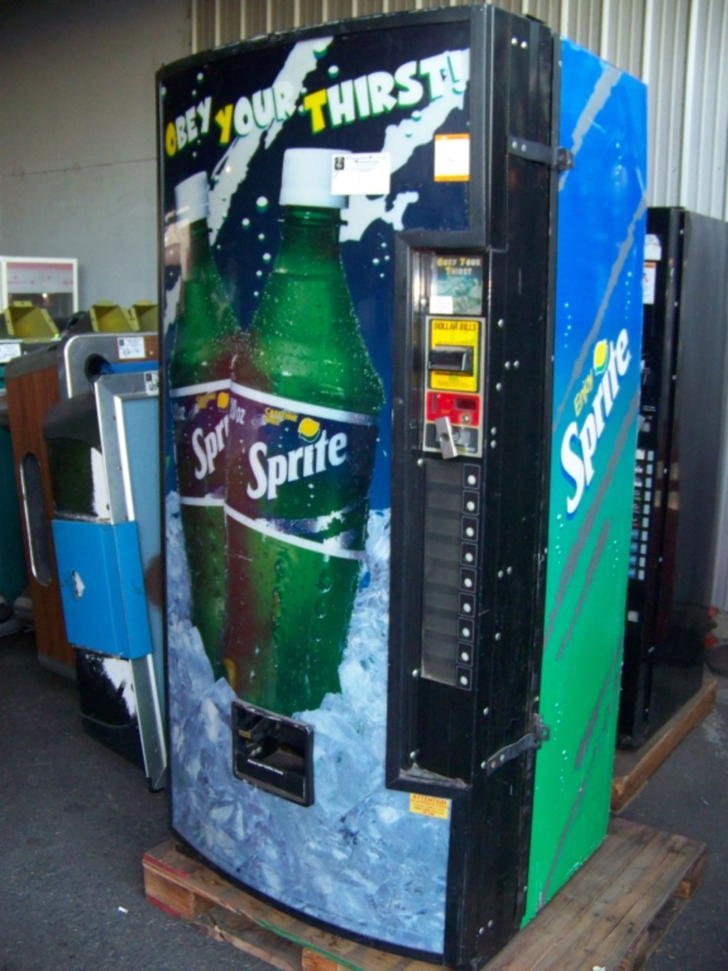 BUBBLE FRONT SODA BOTTLE VENDING MACHINE