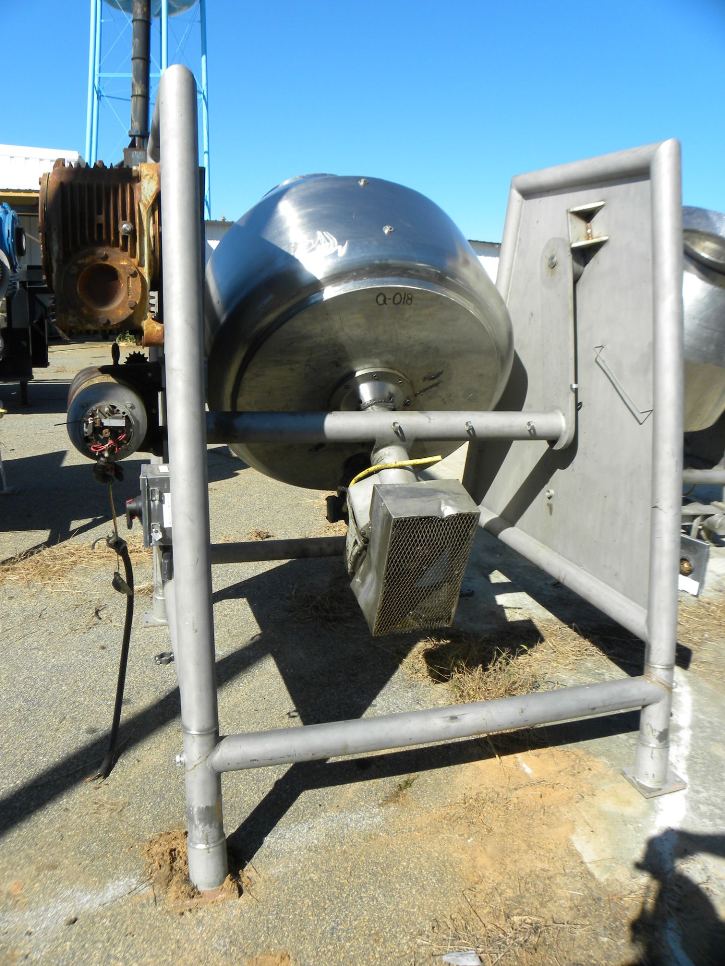 375 TOTAL GALLON BOWL MIXER. 51.5"DIA X 24"SW + 25.5"CONE. STAND=304SS. **TANK=316SS** 29"ID OPEN - Image 4 of 5