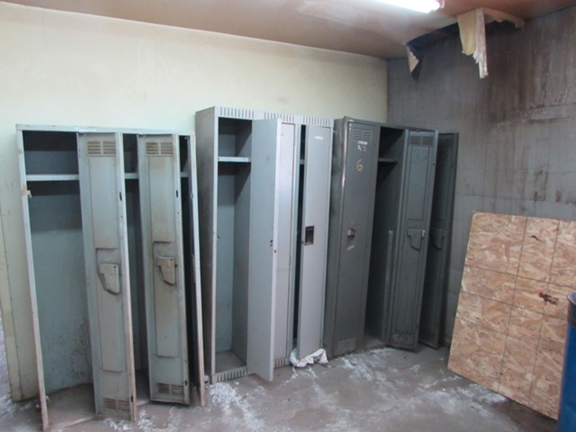 Lot 22-full size lockers - Image 2 of 3