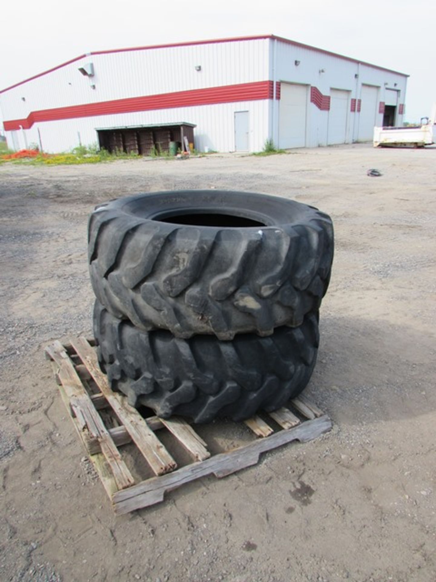 Lot 2 - Primex loader tires 19.5L-24 R-4 - Image 2 of 4