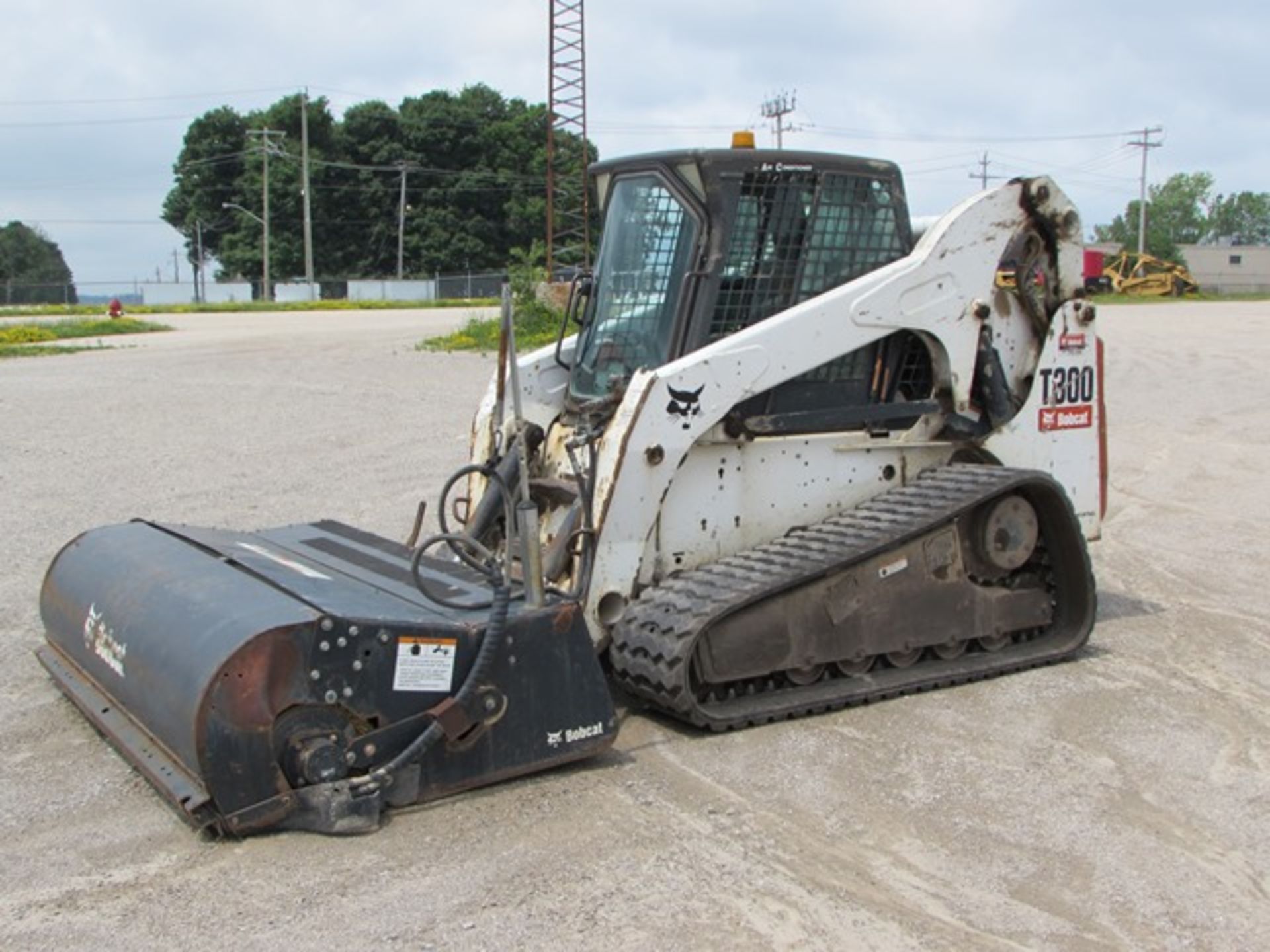 2007 Bobcat "T300" multi terrain loader c/w Kubota "V3300TE" 3.3LITRE, 81hp motor,  rubber tracks, - Image 4 of 6