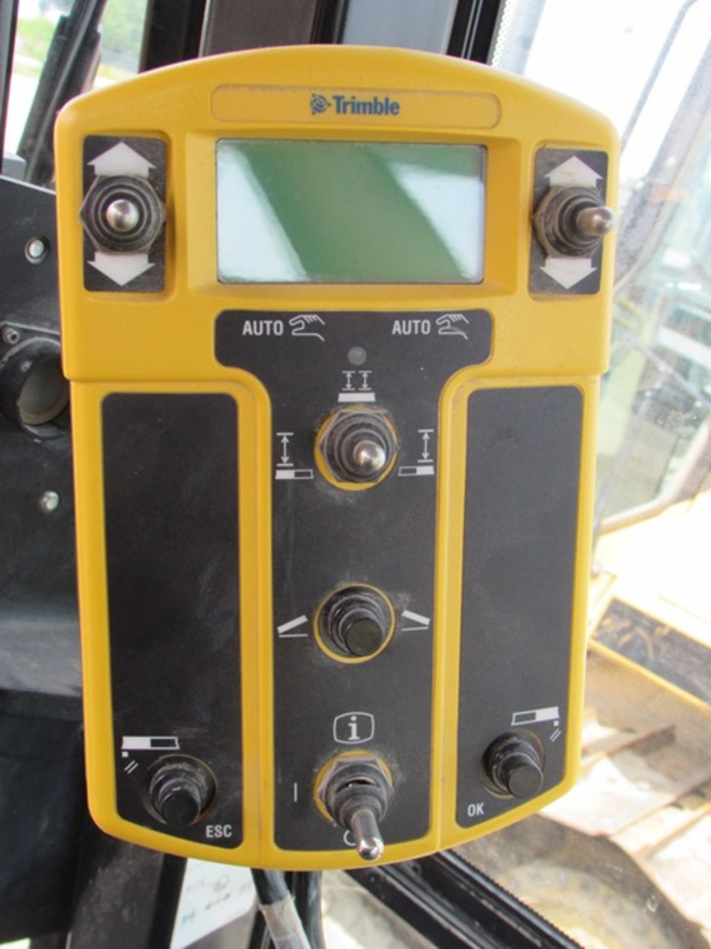 Trimble EM400 electric masts c/w cab mounted CB420 control box S/N - 1408J006RY, 1408J003RY - Image 4 of 4