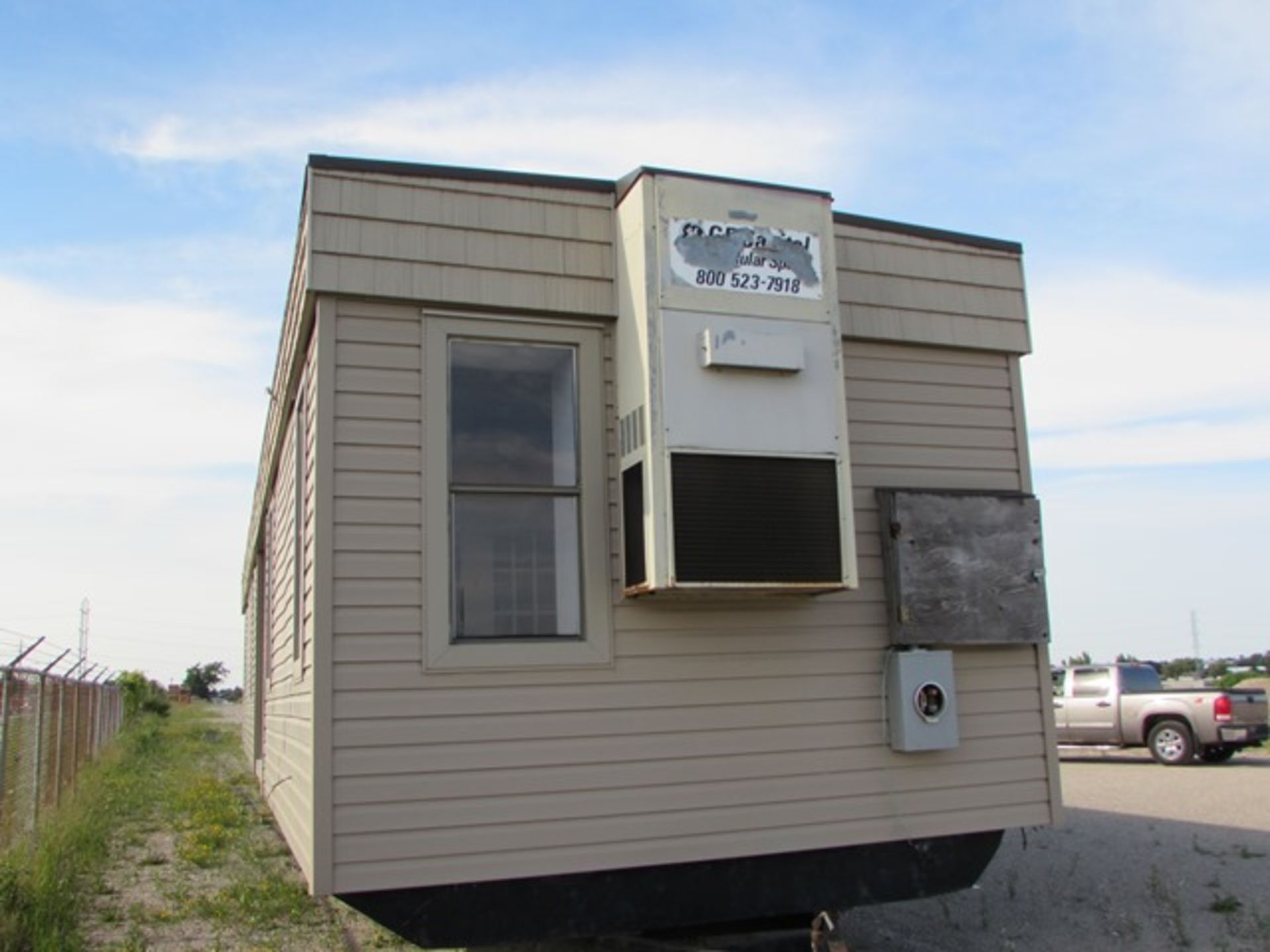 Portable home/trailer c/w French doors, vinyl siding, air conditioned, rough - in for hydro, - Image 4 of 4