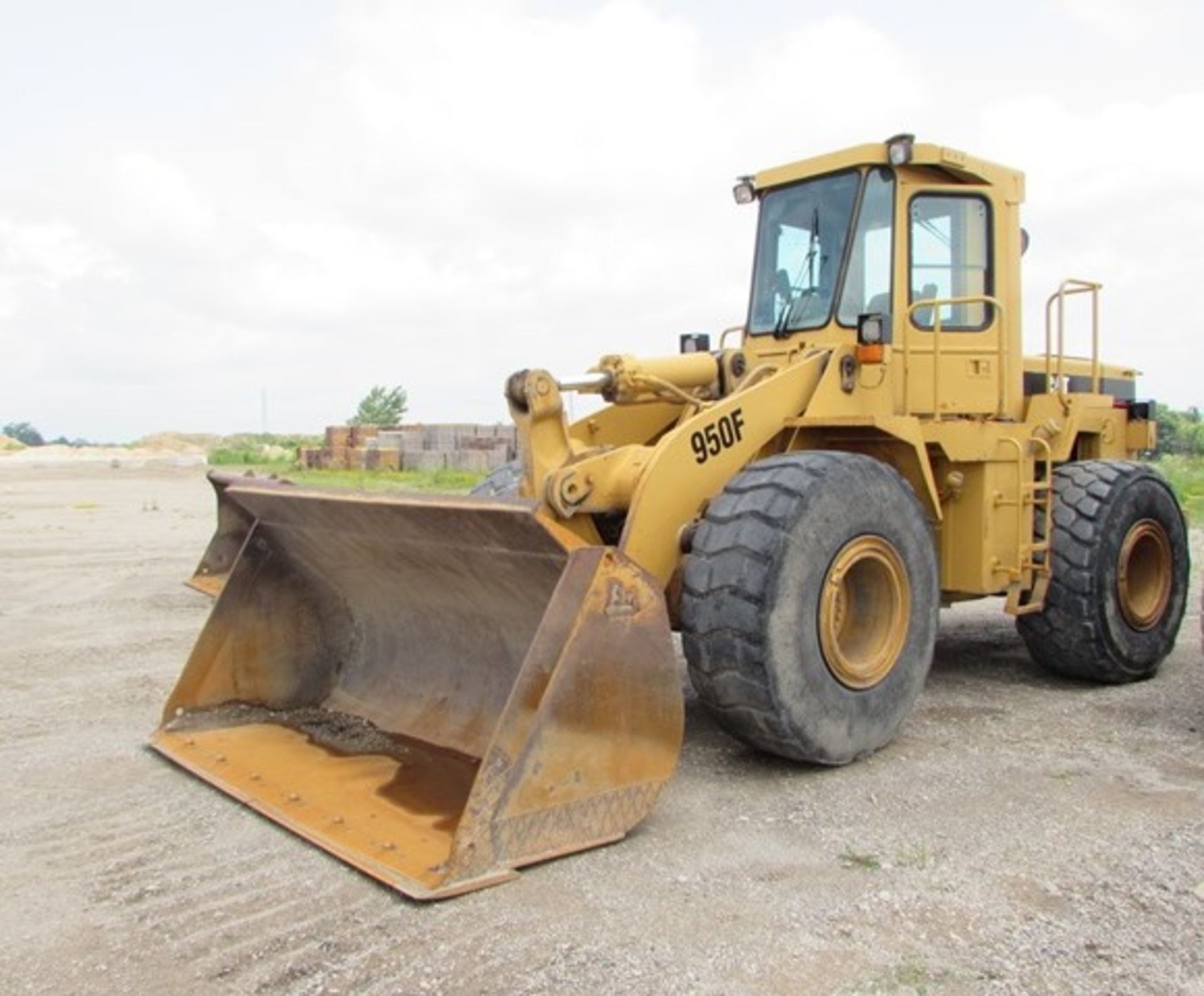 1992 Caterpillar "950F" wheel loader c/w Caterpillar "3116" 6.6LITRE, 170hp motor, hour meter