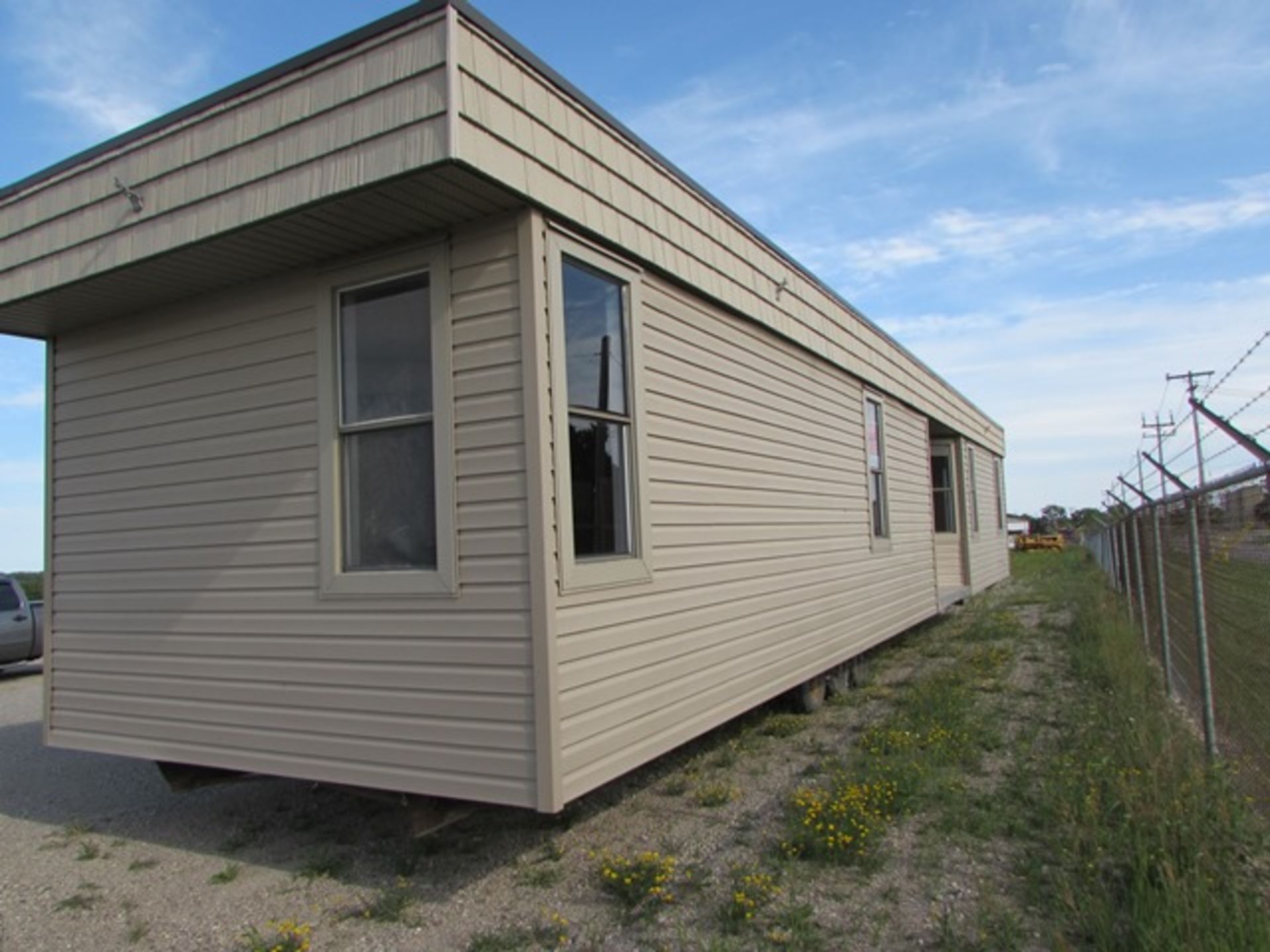 Portable home/trailer c/w French doors, vinyl siding, air conditioned, rough - in for hydro, - Image 2 of 4