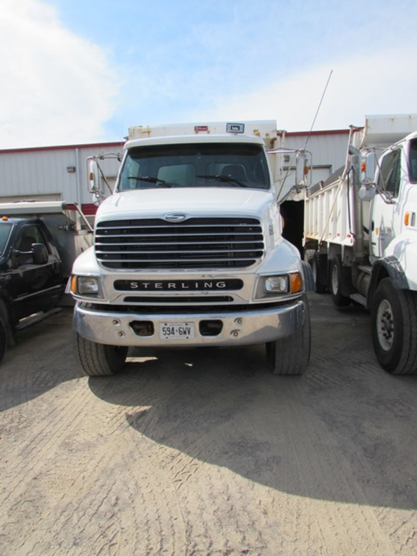 2000 Sterling triaxle dump truck c/w Eaton Fuller 18-speed transmission, odometer reading 610, - Image 3 of 4