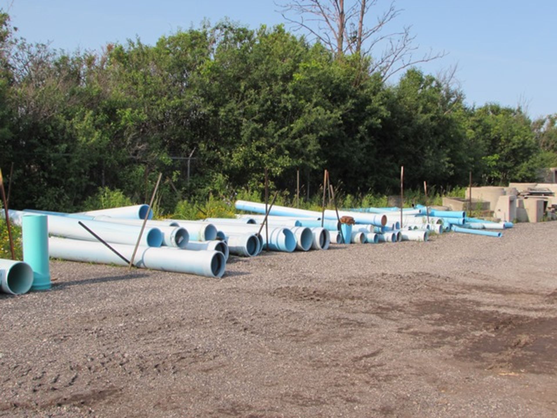 Lot blue/green PVC pipe