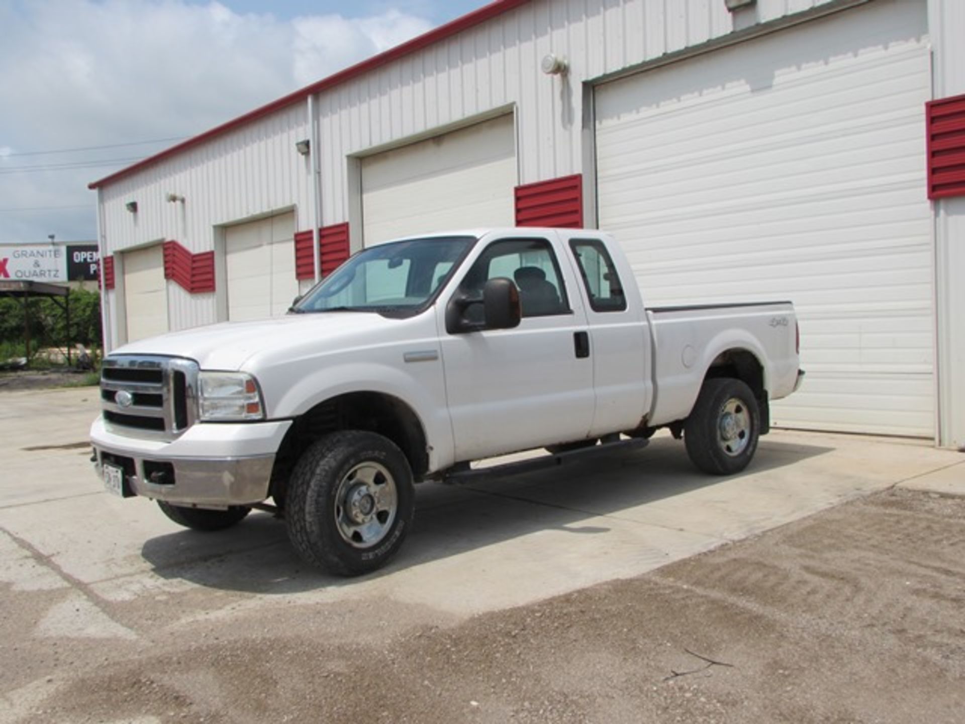 2006 Ford F-250 XLT" white pick up truck c/w 4X4 traction,extended cab VIN # 1FTSX21536ED68534