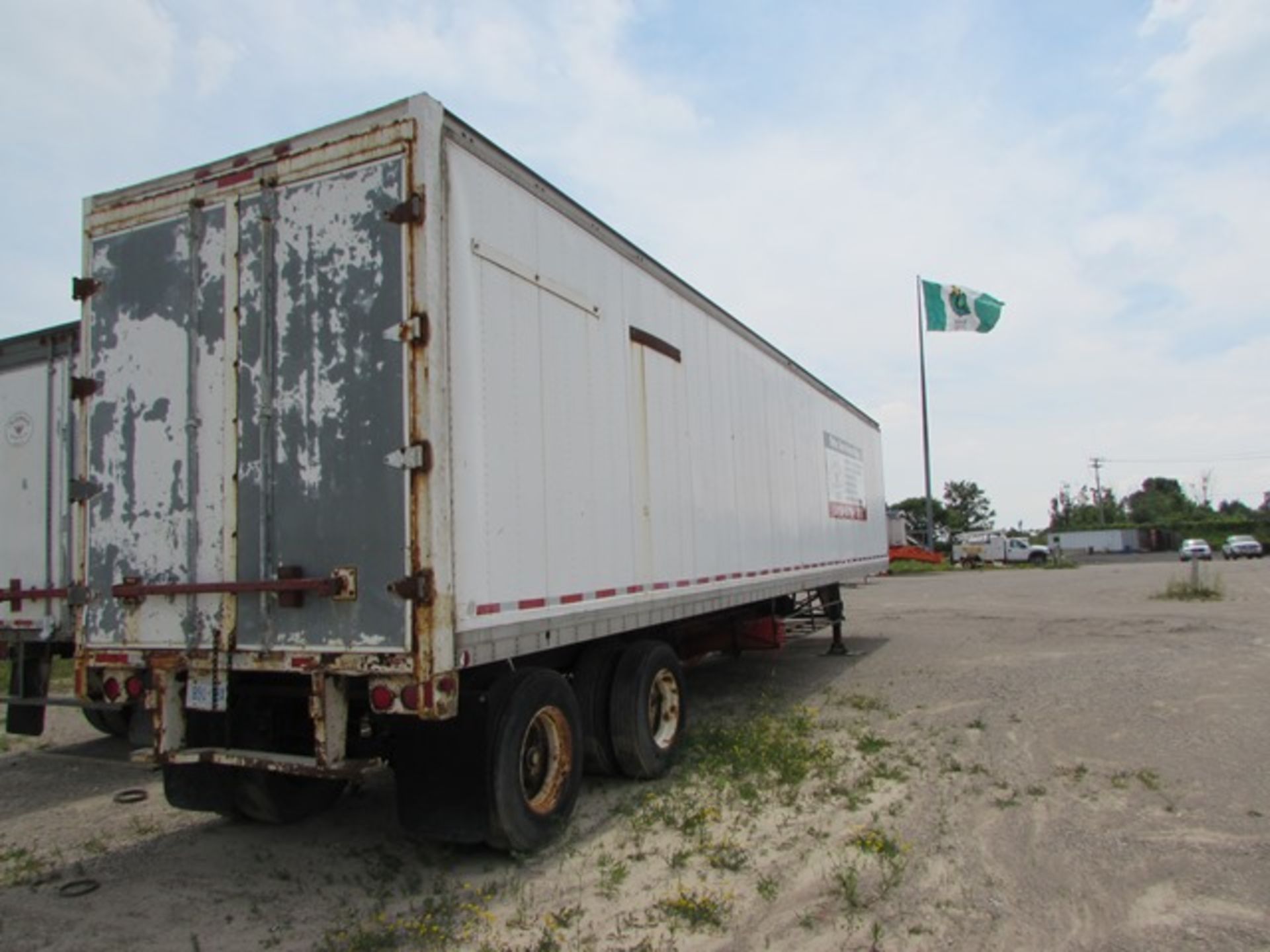 1986 Trailmobile 48' dry van trailer c/w air ride suspension, twin axle, barnyard doors, VIN # - - Image 2 of 4