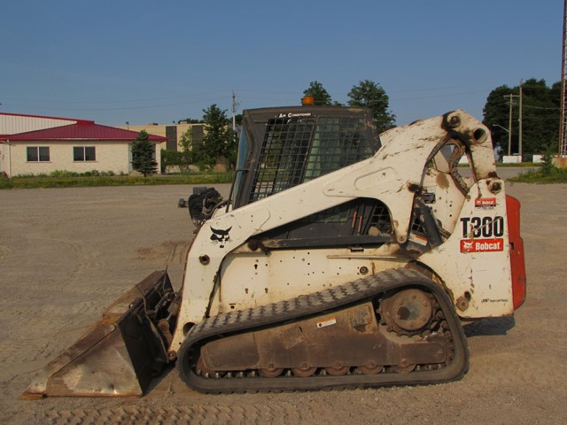 2007 Bobcat "T300" multi terrain loader c/w Kubota "V3300TE" 3.3LITRE, 81hp motor,  rubber tracks,