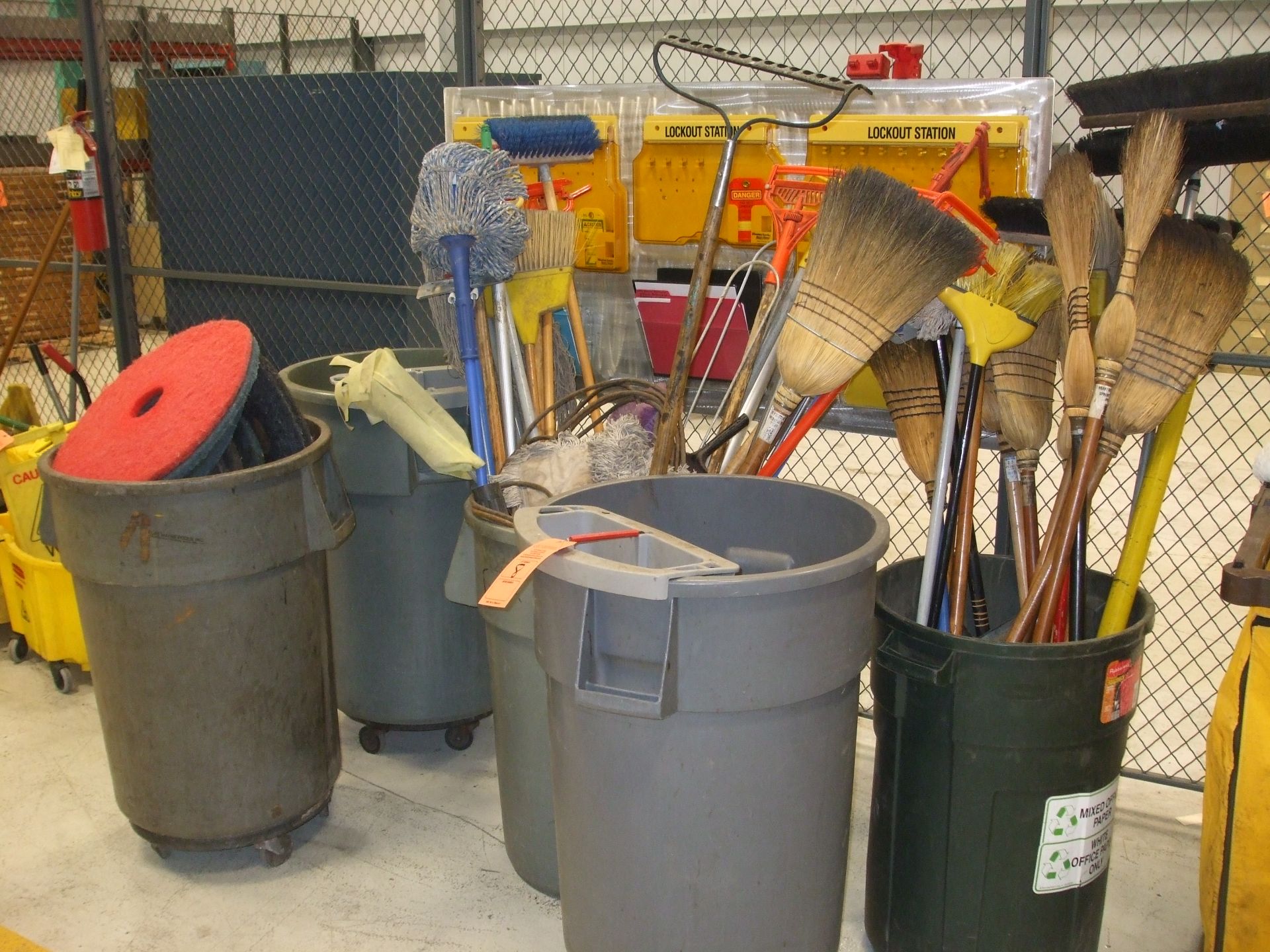 (5) TRASH CONTAINERS & CONTENTS