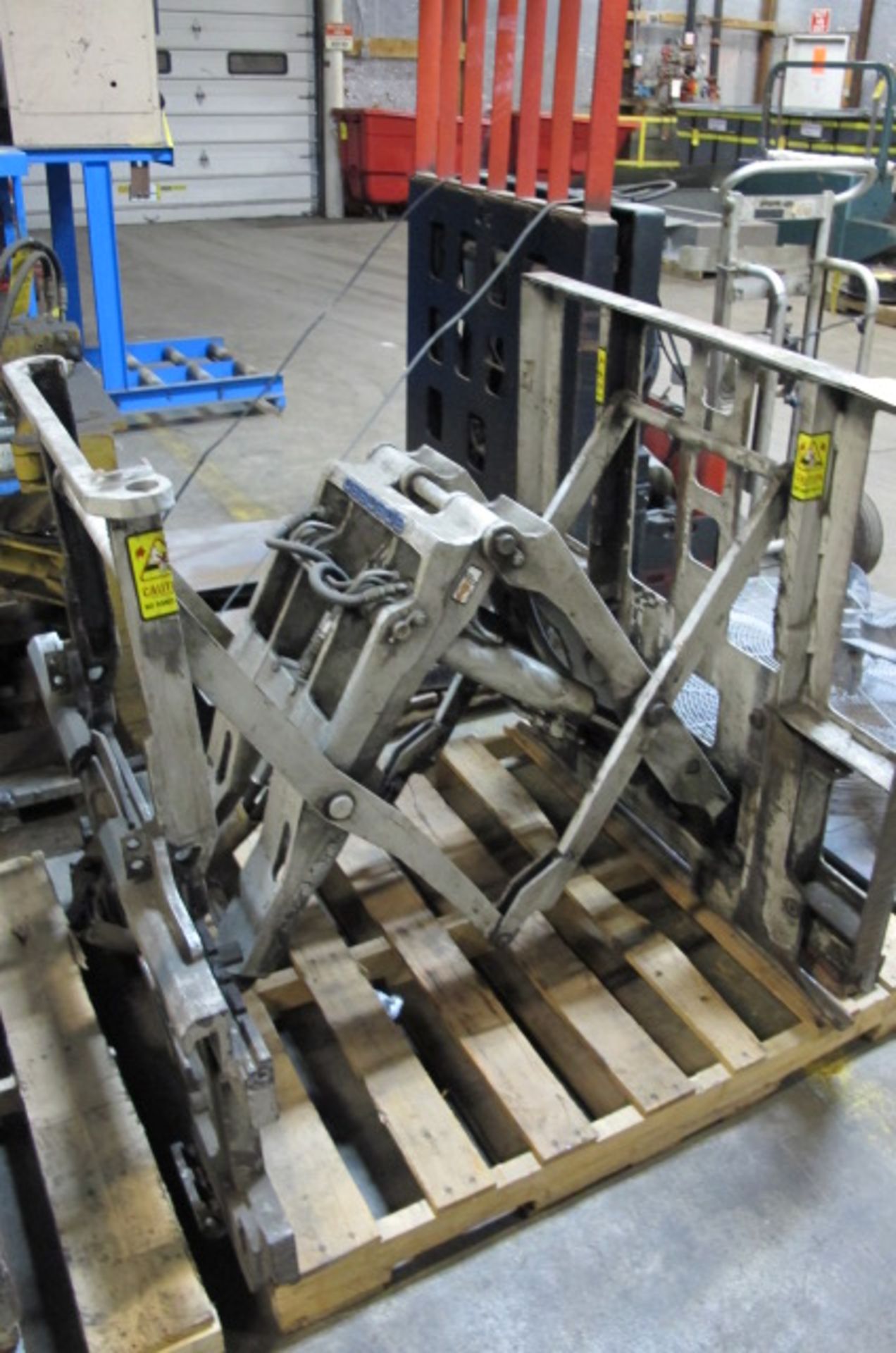 CASCADE FORK LIFT ATTACHMENT 7666 OH 120, Lyons, Ohio 43523 - all Gaylord plastic pallets are NOT