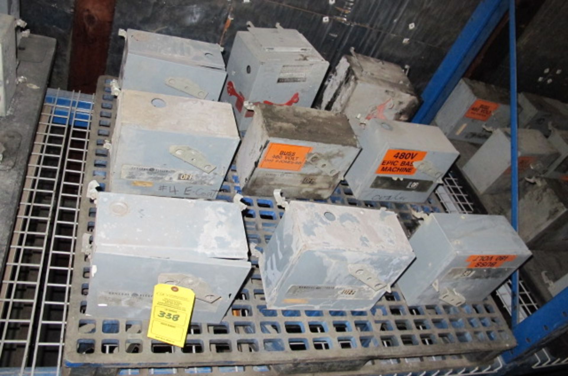 ASSORTED GE DISCONNECTS FLEX-A-PLUG; 301; 600V 7686 OH 120, Lyons, Ohio 43523 - all Gaylord