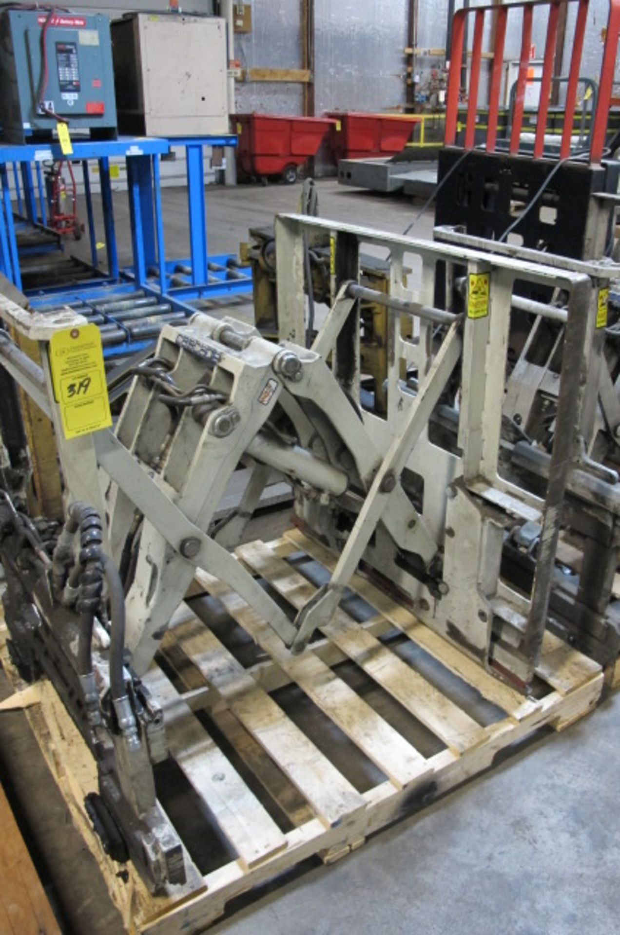 CASCADE FORK LIFT ATTACHMENT 7667 OH 120, Lyons, Ohio 43523 - all Gaylord plastic pallets are NOT